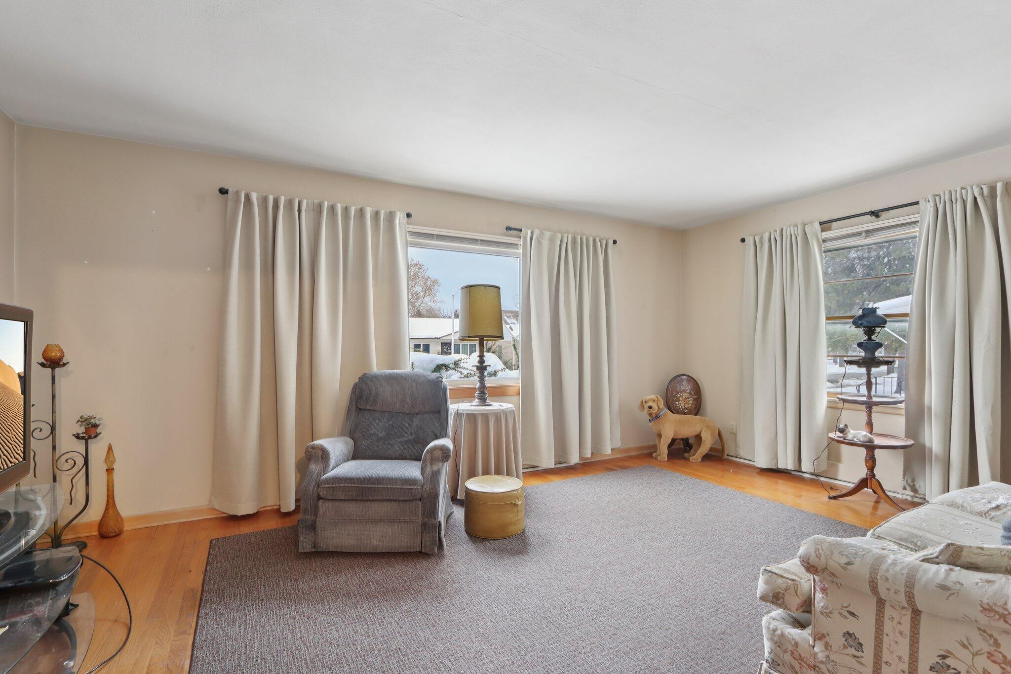 5341 N 49th St Unit: 5343