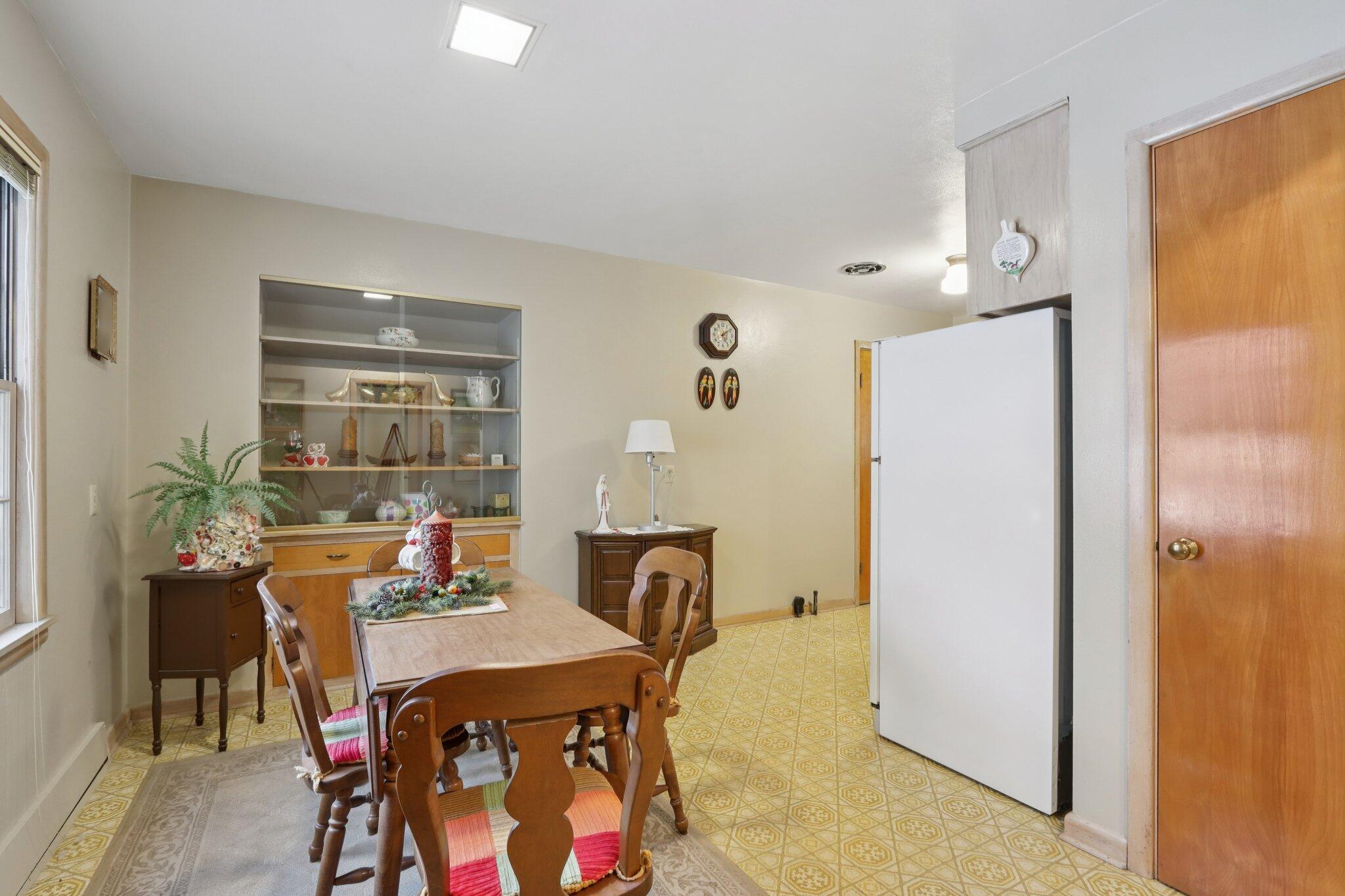 5341 N 49th St Unit: 5343