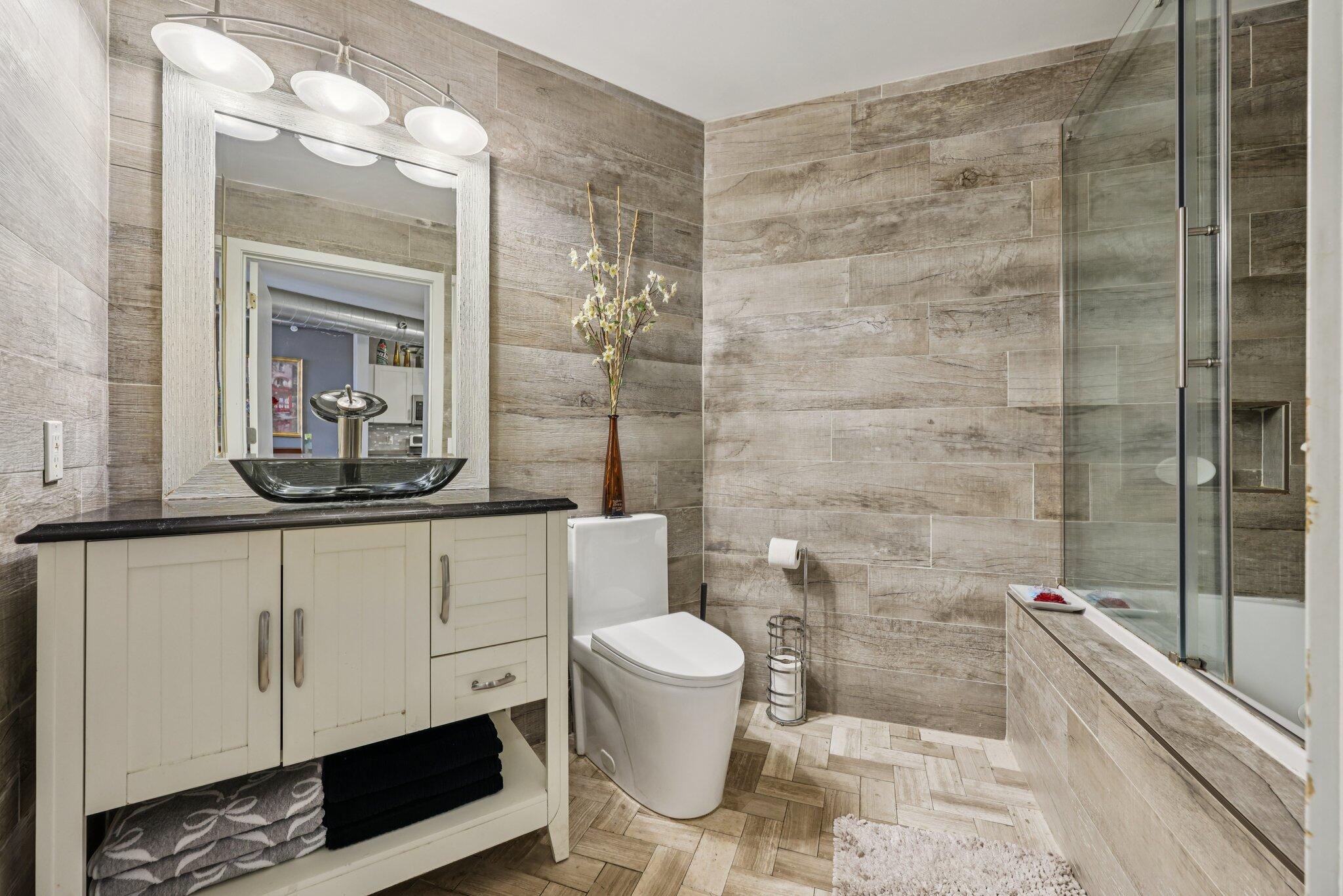 1541 N Jefferson St Unit: 209