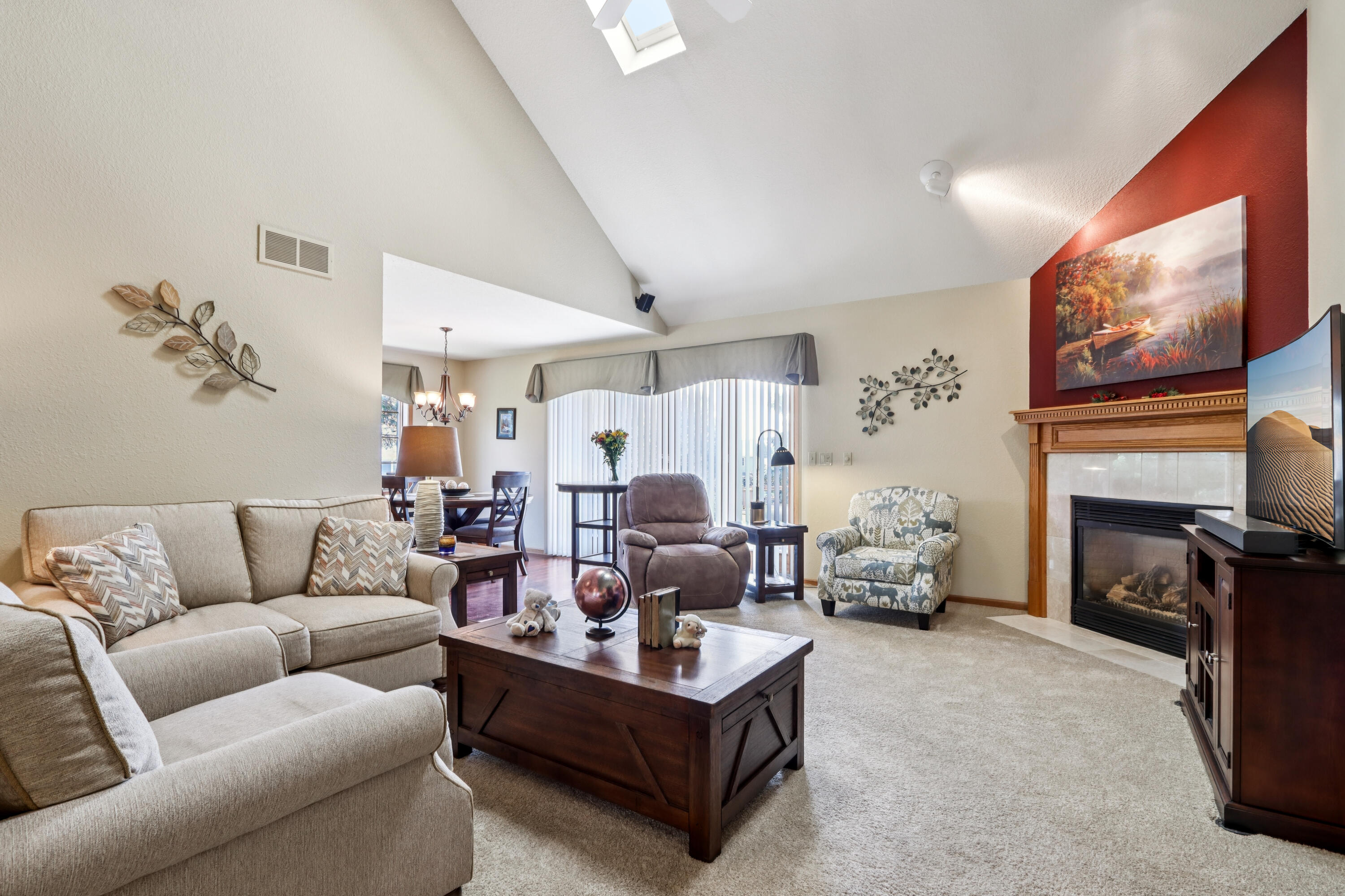 W203N16184 Pin Oak Cir