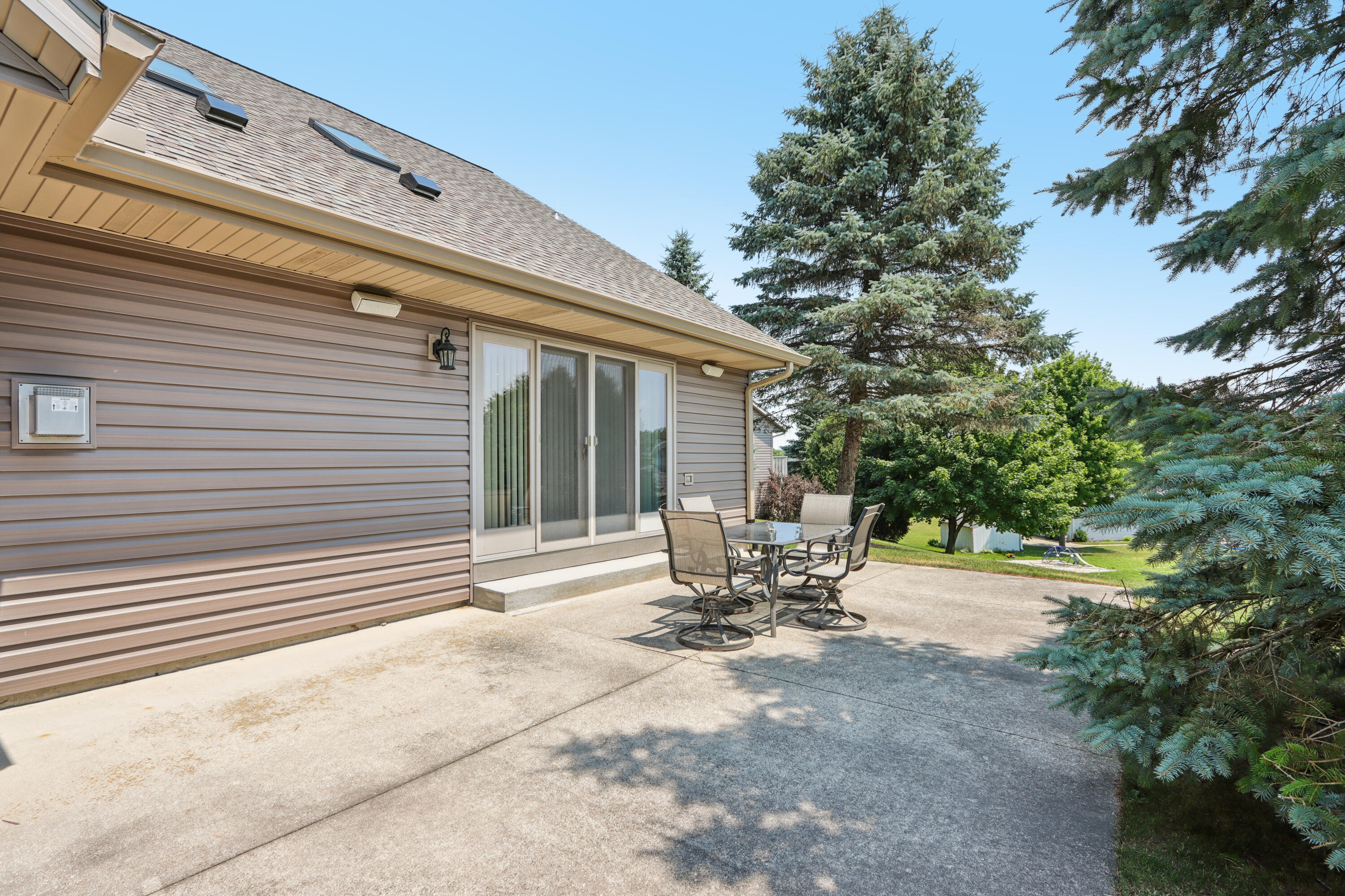 W203N16184 Pin Oak Cir