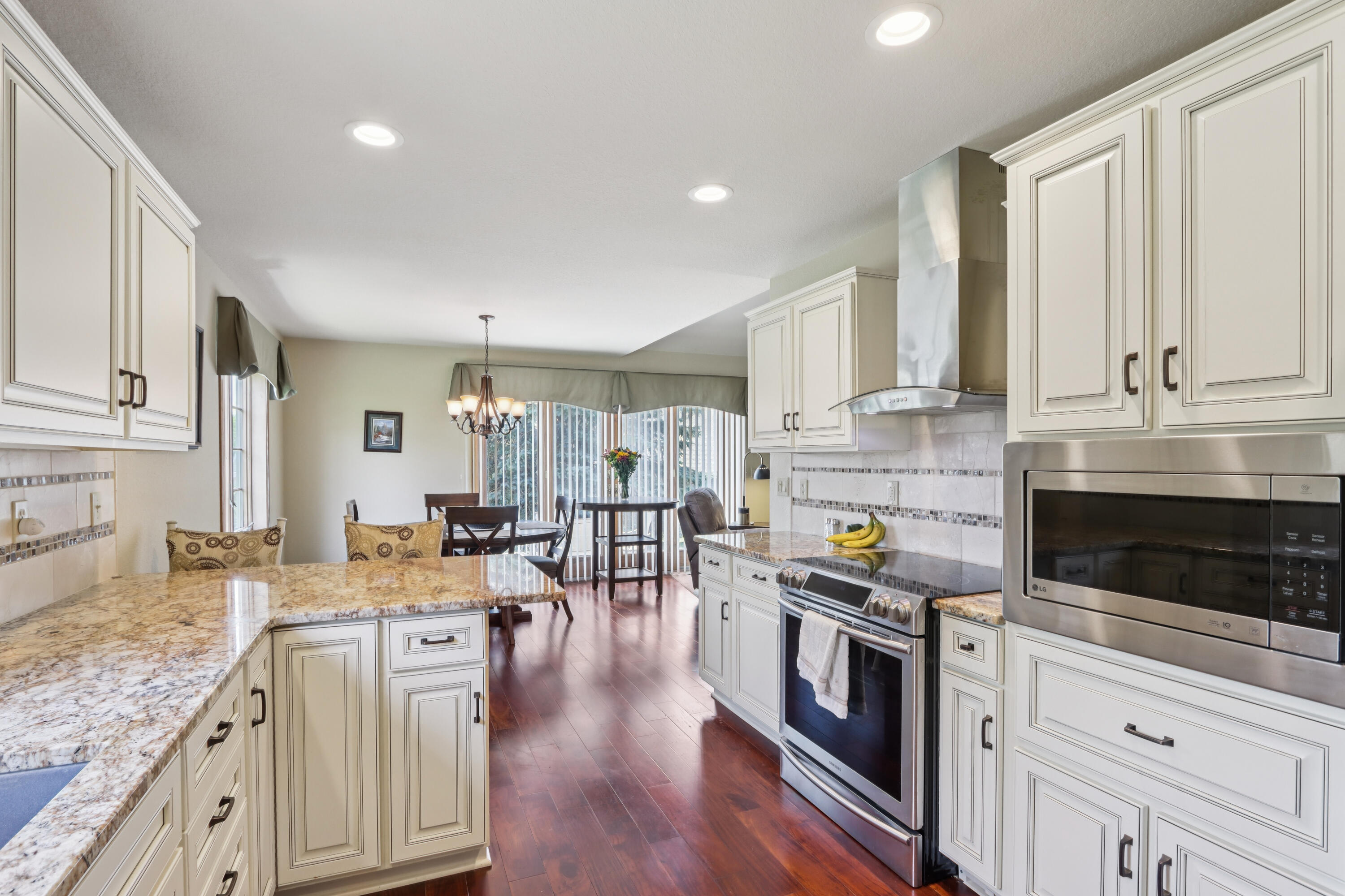 W203N16184 Pin Oak Cir