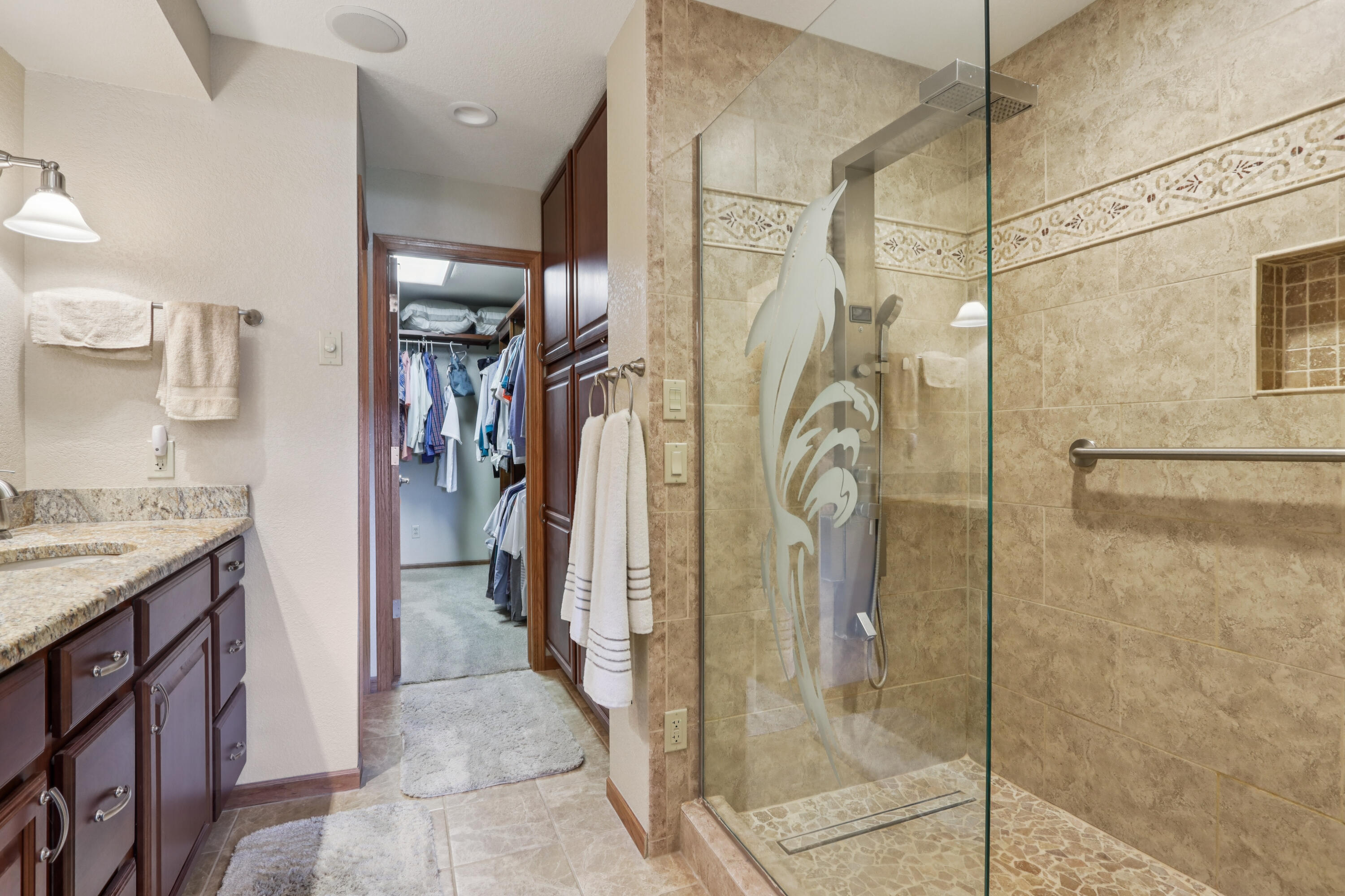 W203N16184 Pin Oak Cir