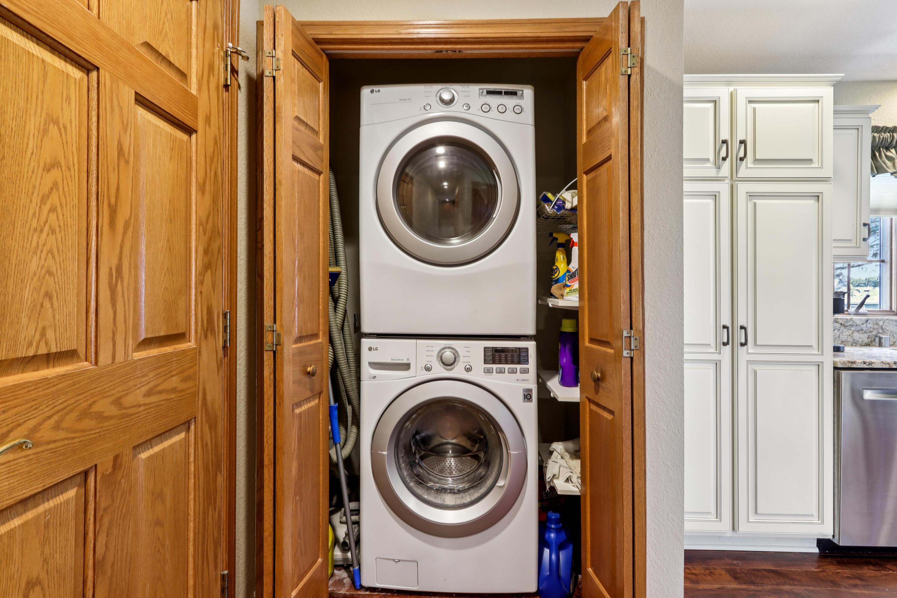 W203N16184 Pin Oak Cir