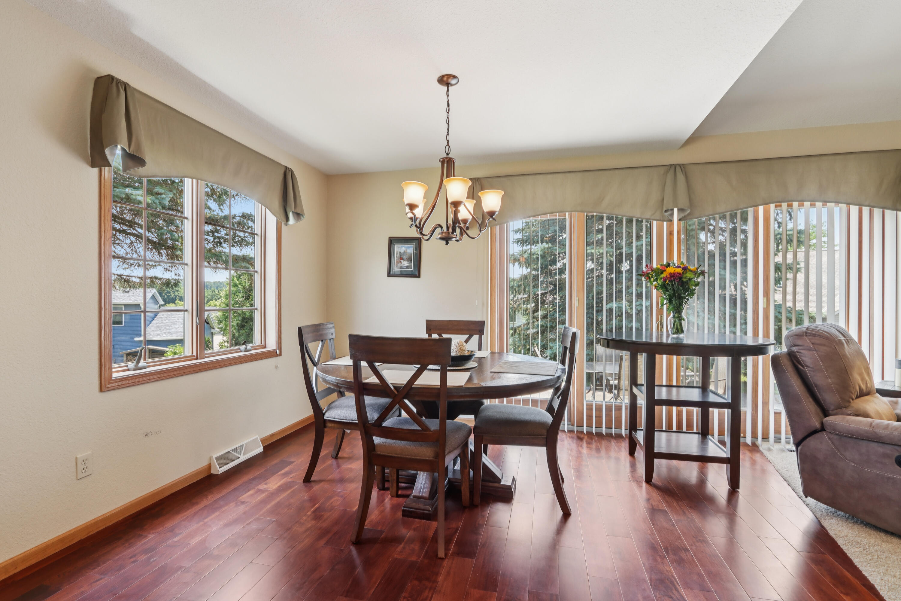 W203N16184 Pin Oak Cir