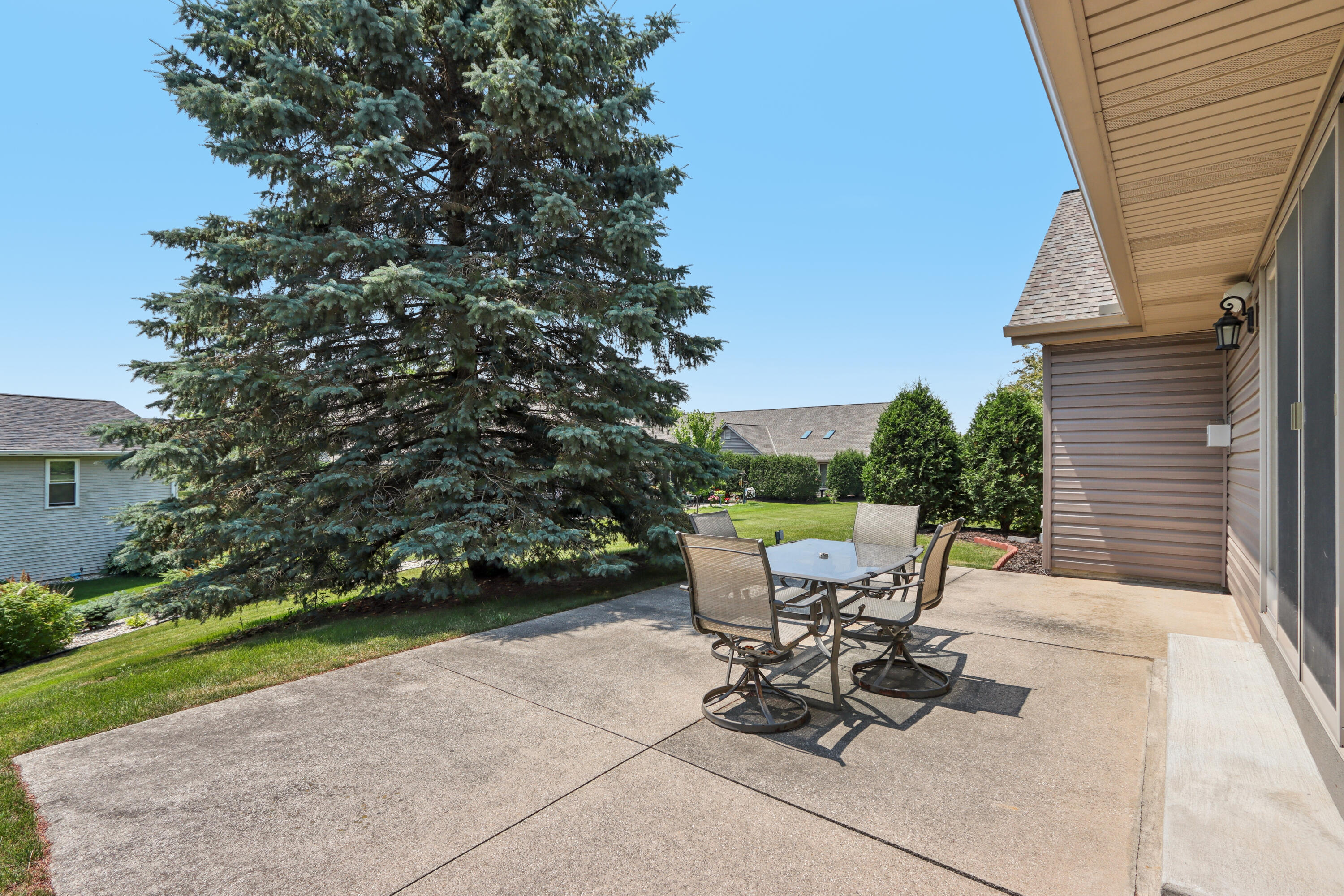 W203N16184 Pin Oak Cir