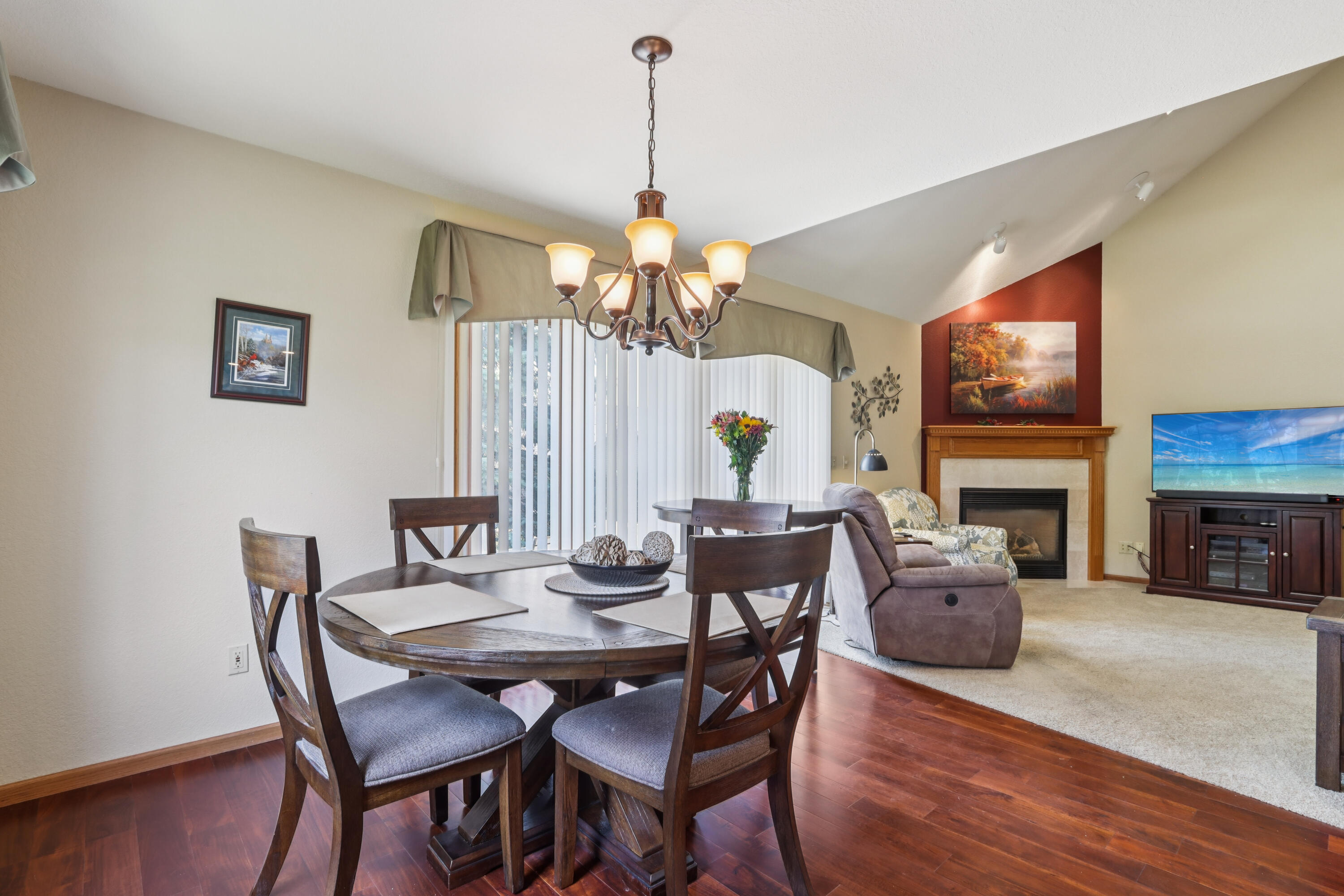 W203N16184 Pin Oak Cir