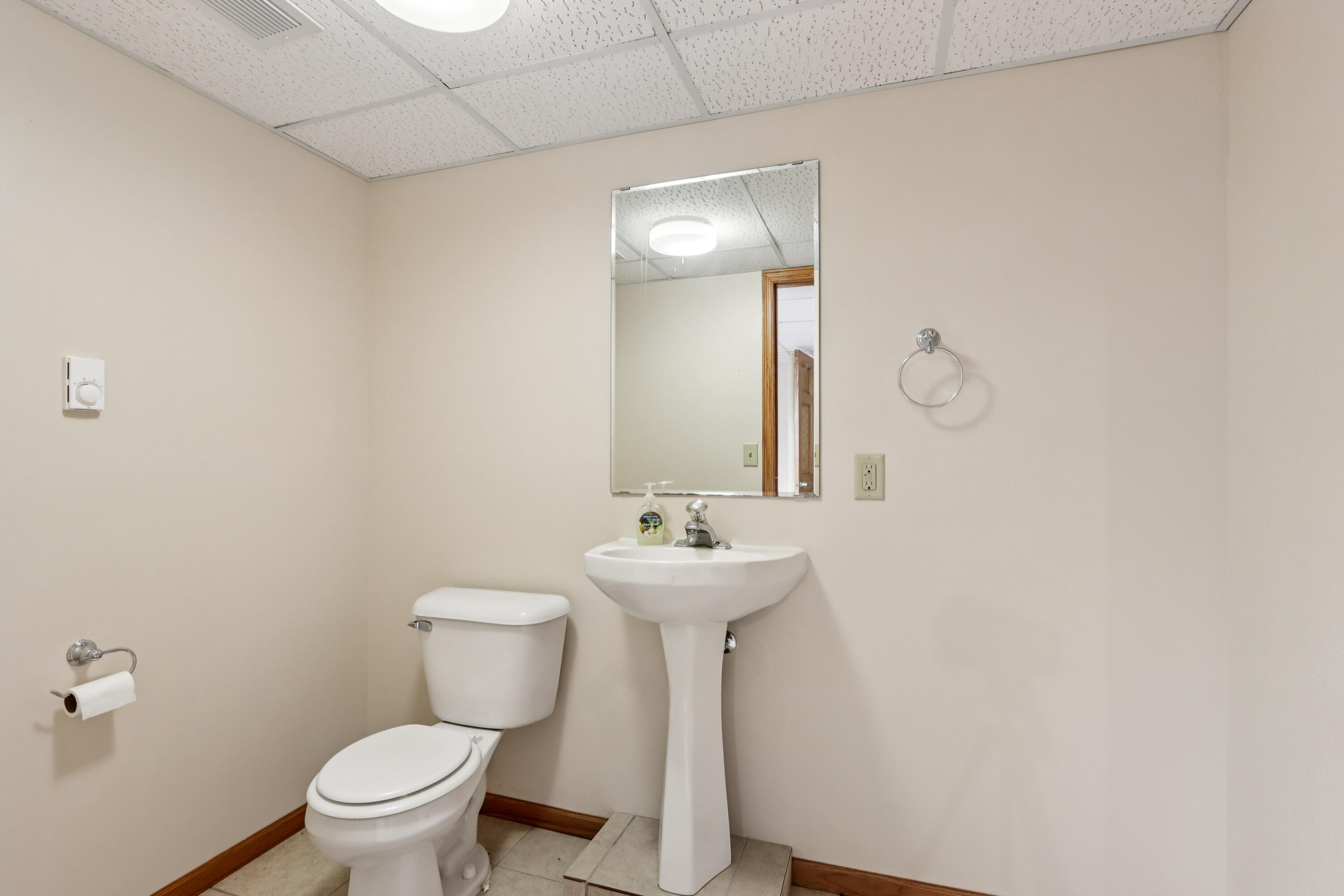 W203N16184 Pin Oak Cir