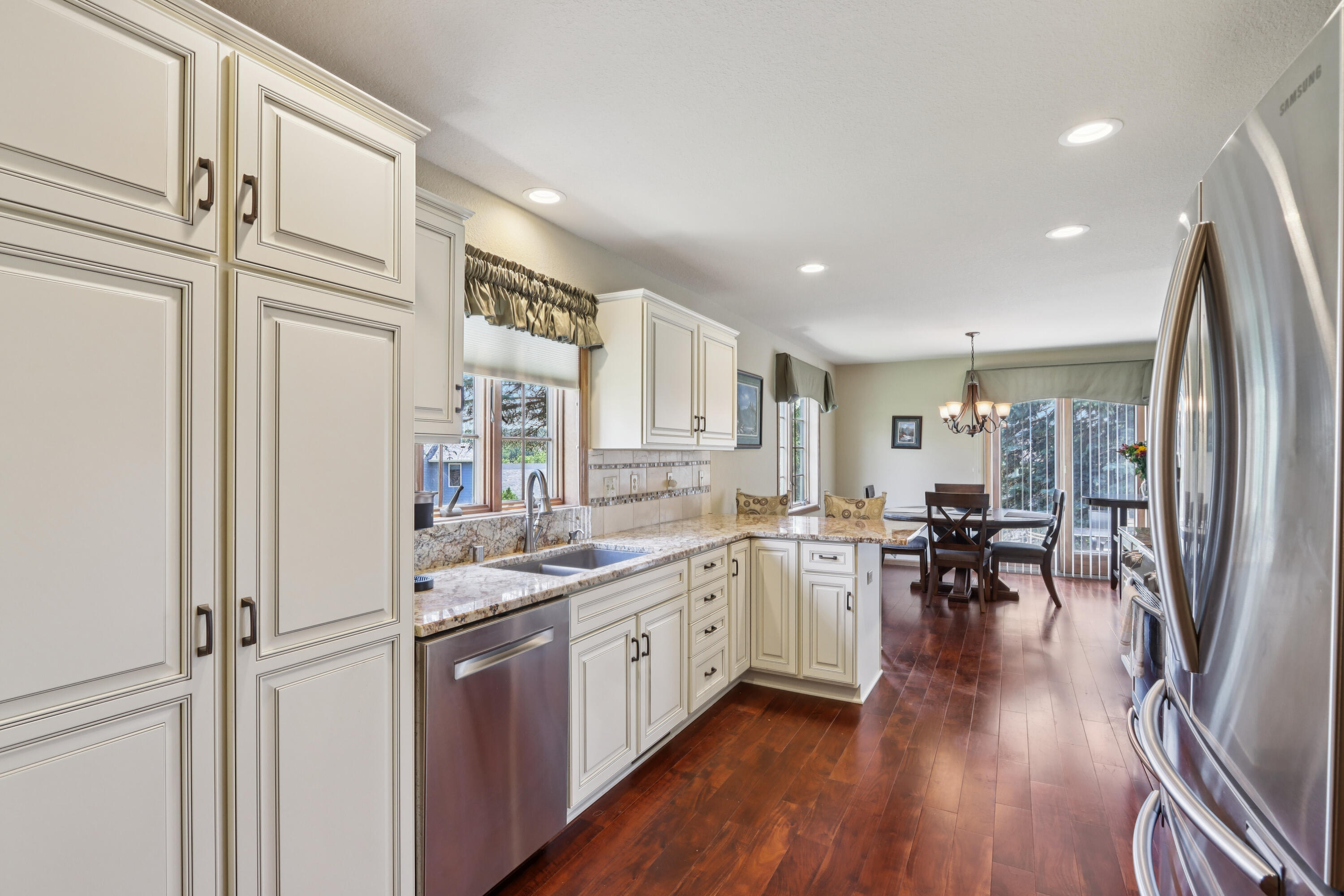 W203N16184 Pin Oak Cir