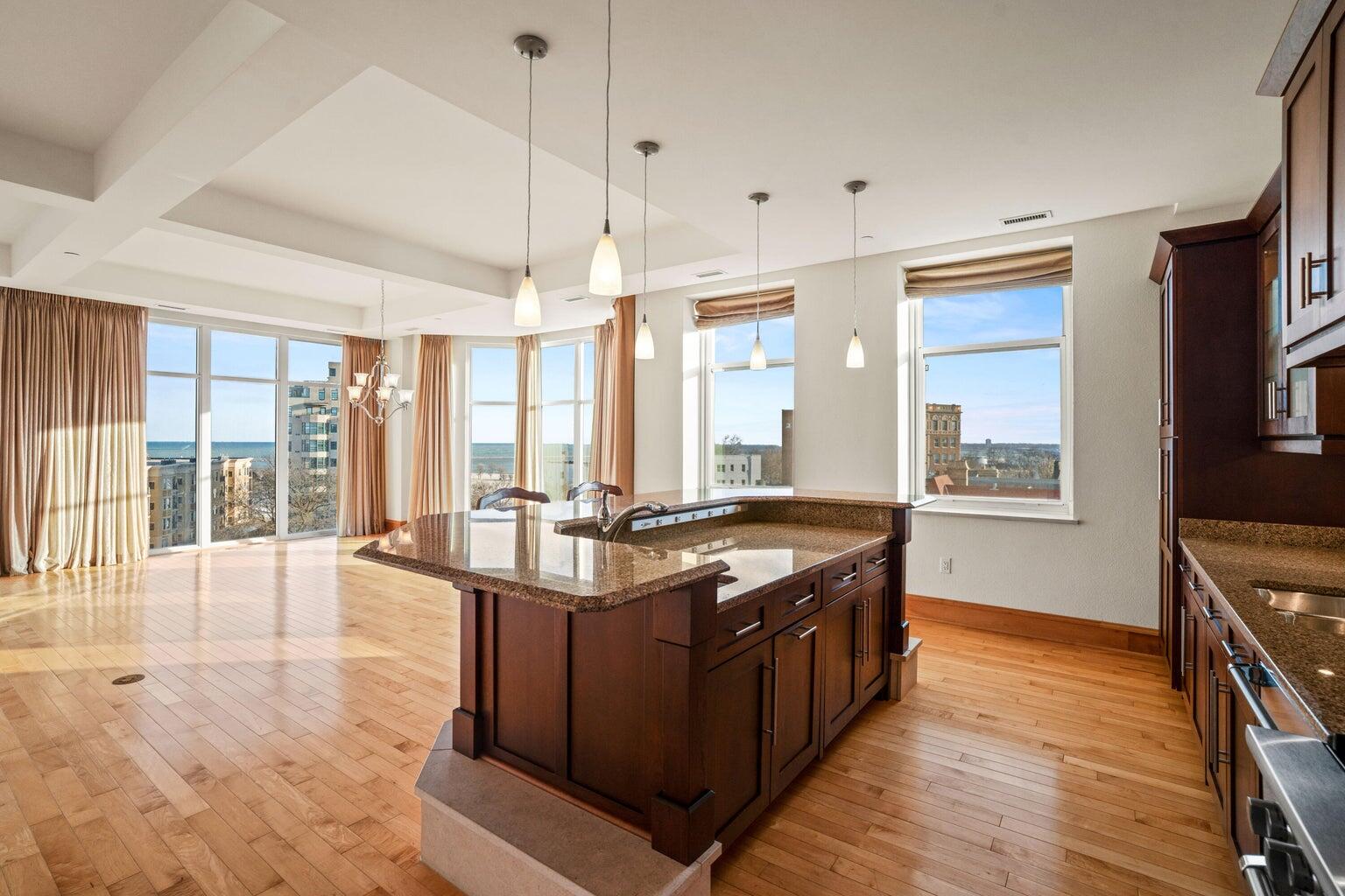 1313 N Franklin Pl Unit: 504