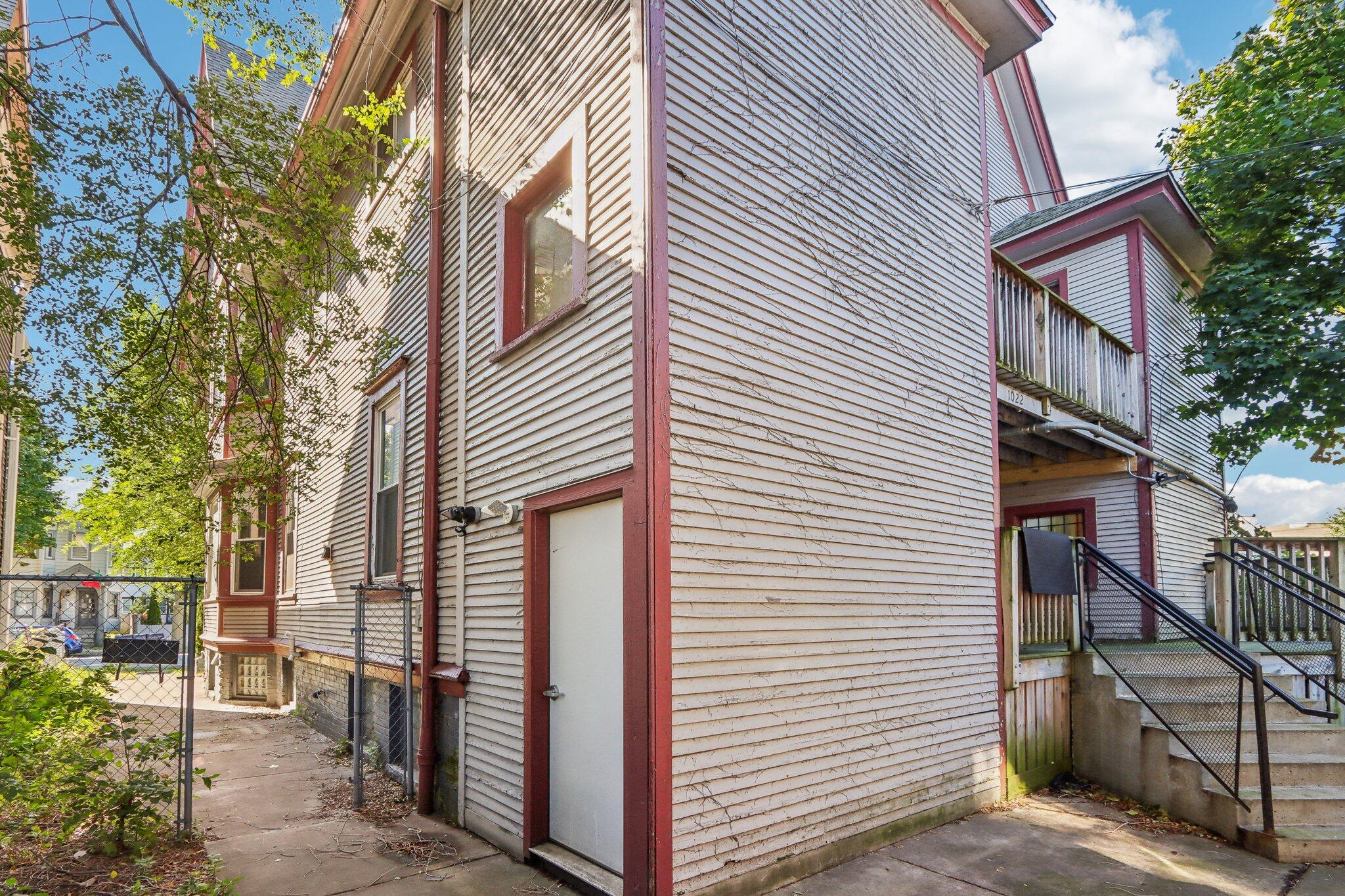 1022 W Madison St Unit: 1024