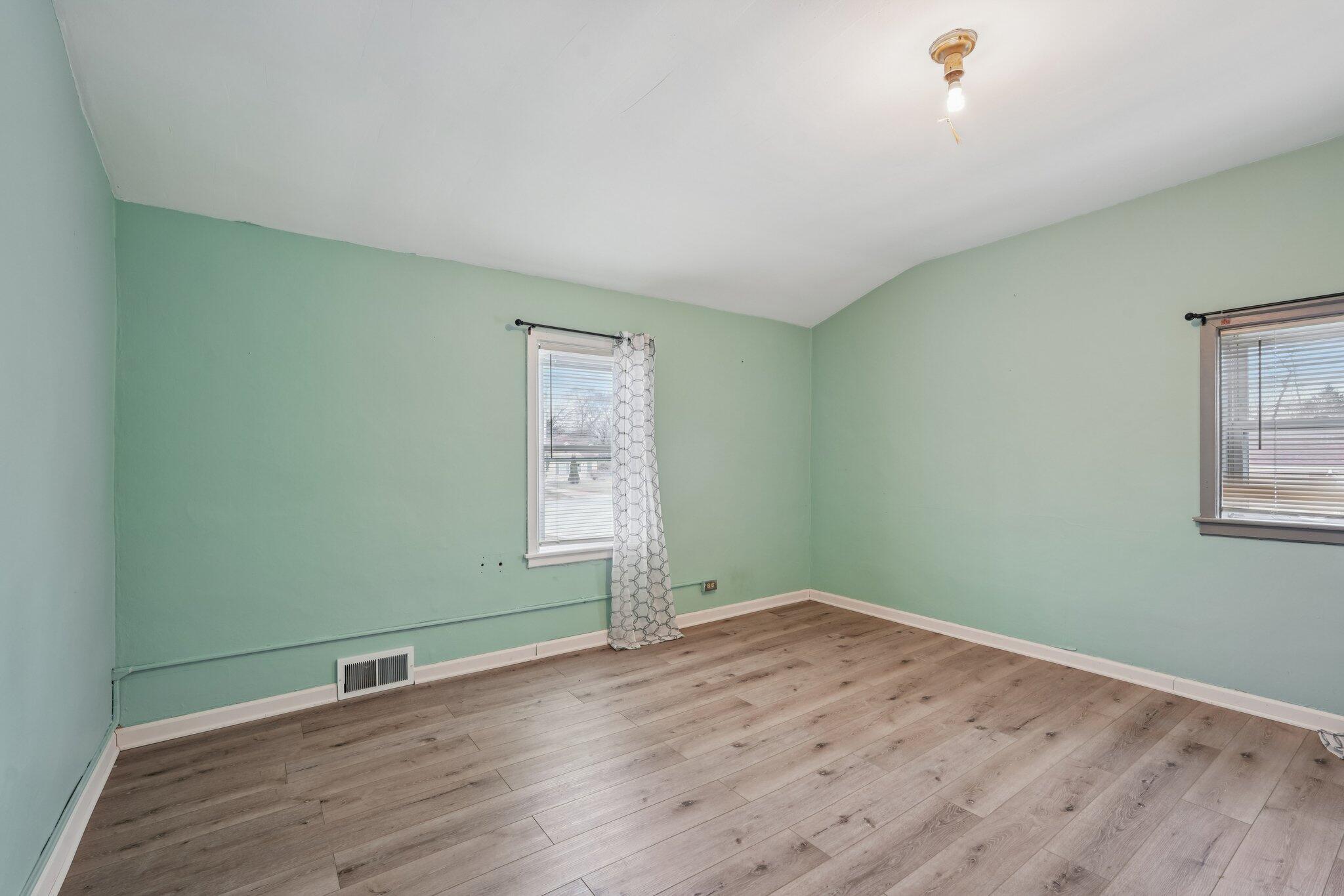1001 W Bender Rd