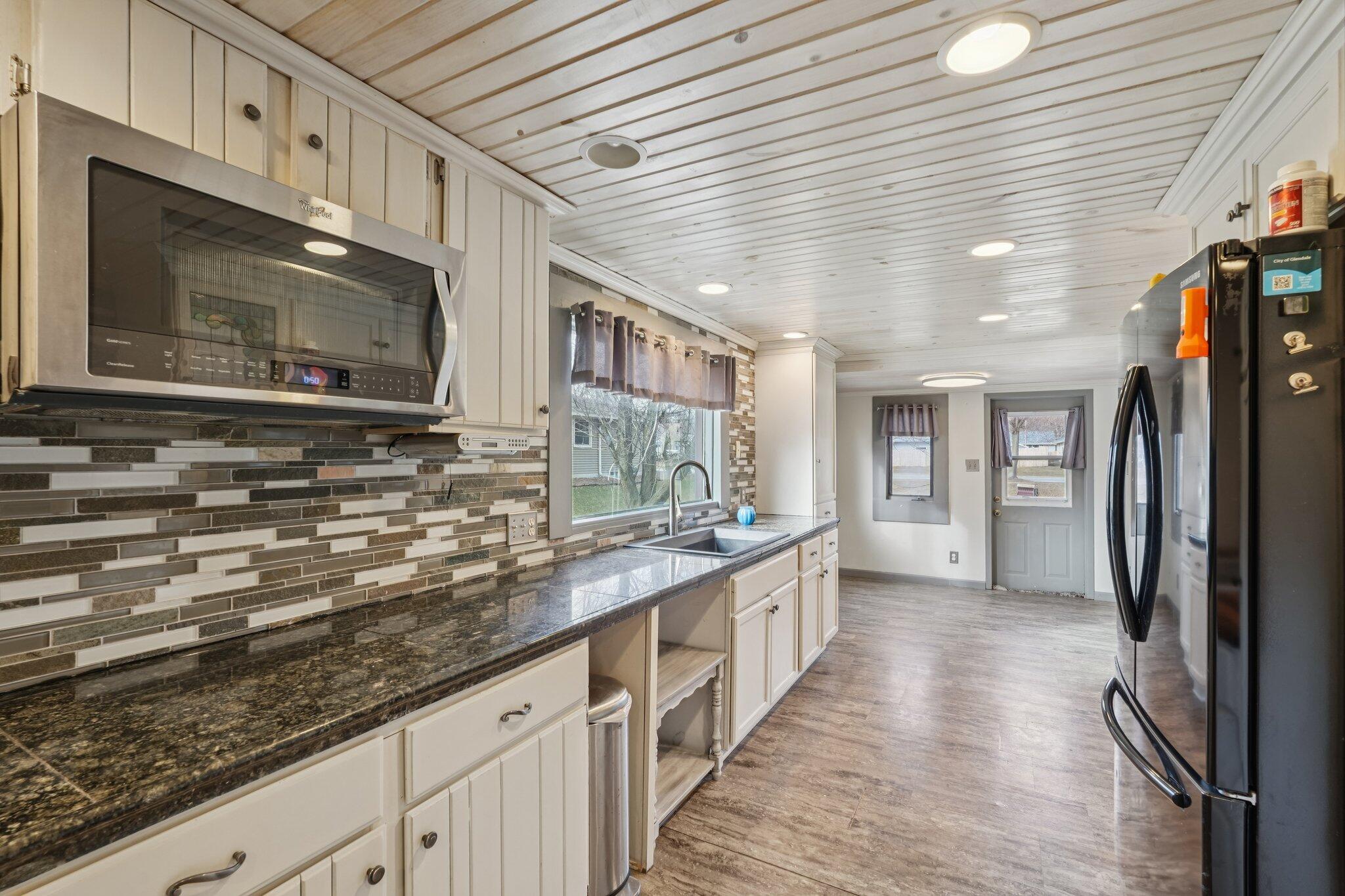 1001 W Bender Rd