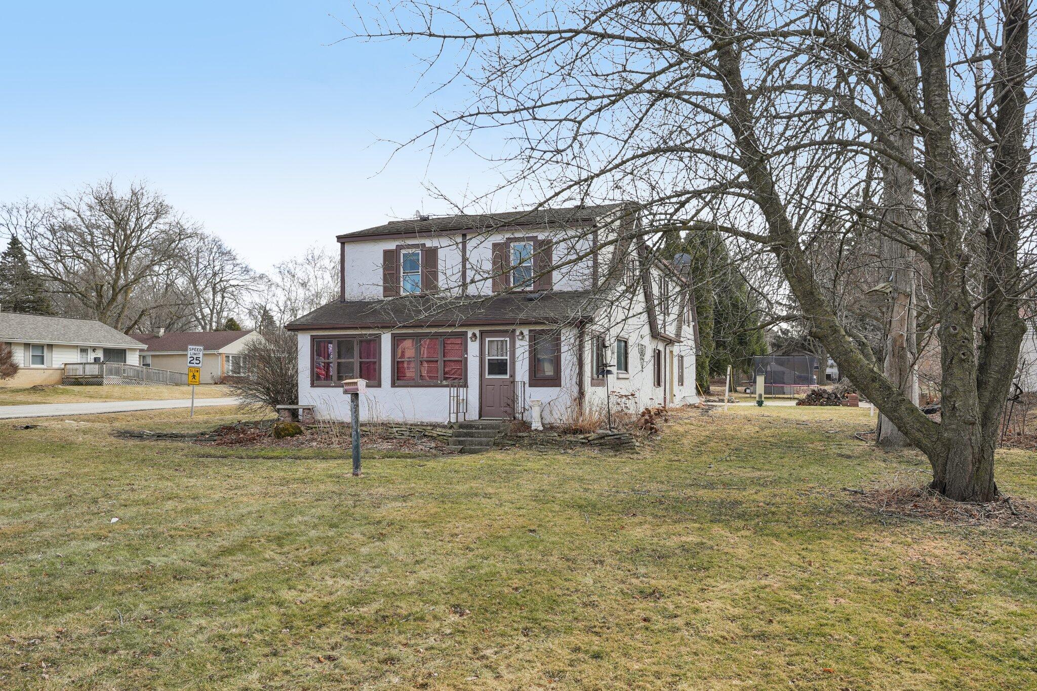 1001 W Bender Rd