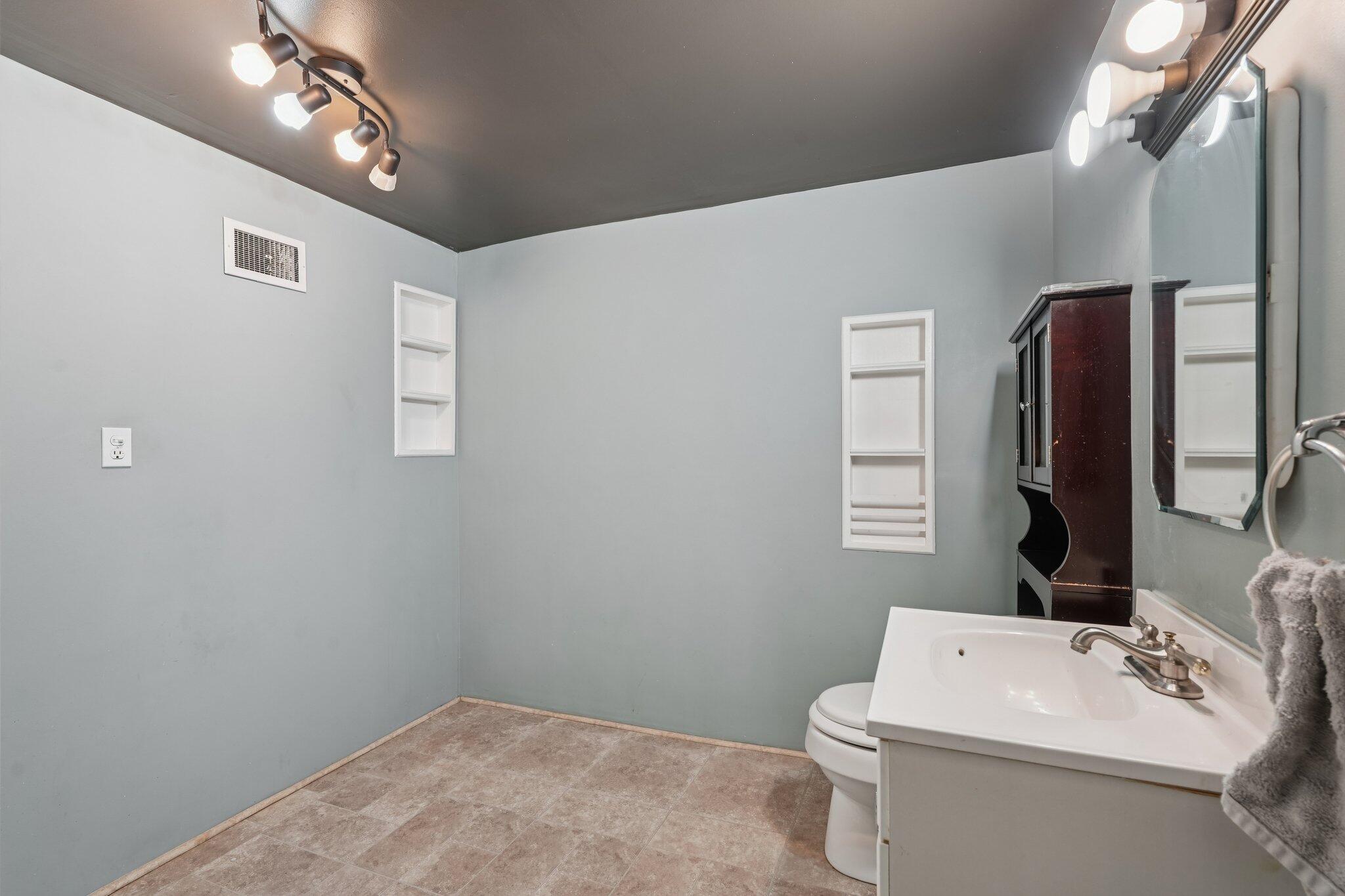 1001 W Bender Rd