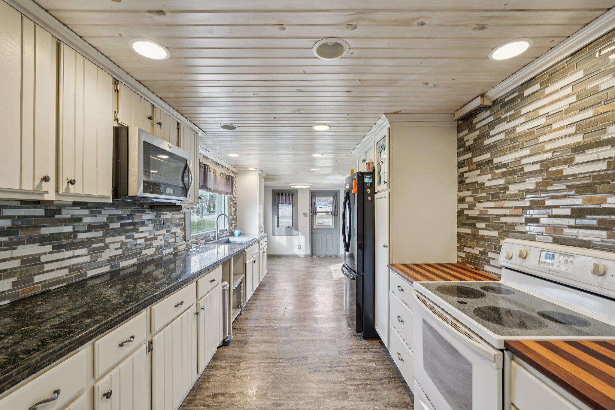 1001 W Bender Rd