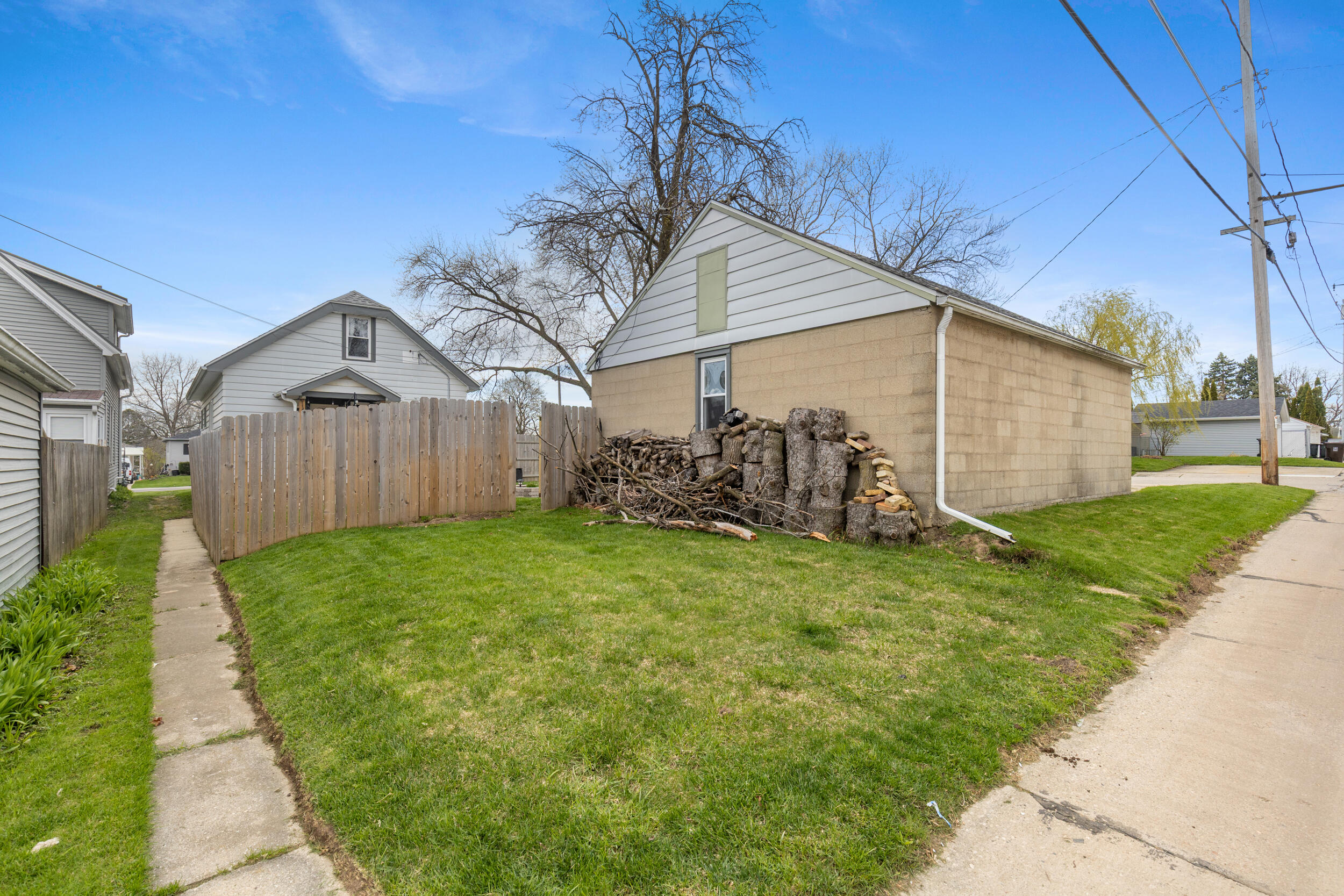 516 Menomonee Ave