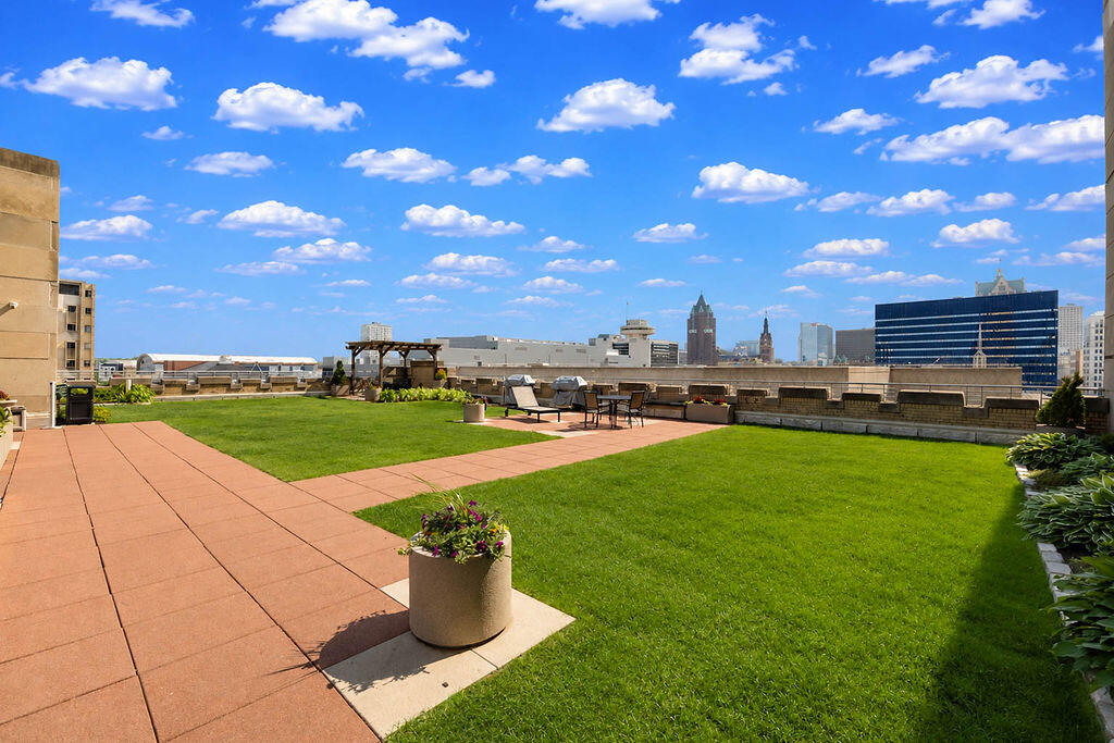 606 W Wisconsin Ave Unit: 1801