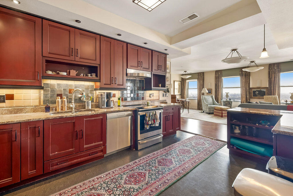 606 W Wisconsin Ave Unit: 1801