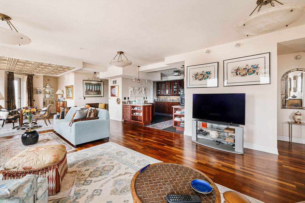 606 W Wisconsin Ave Unit: 1801