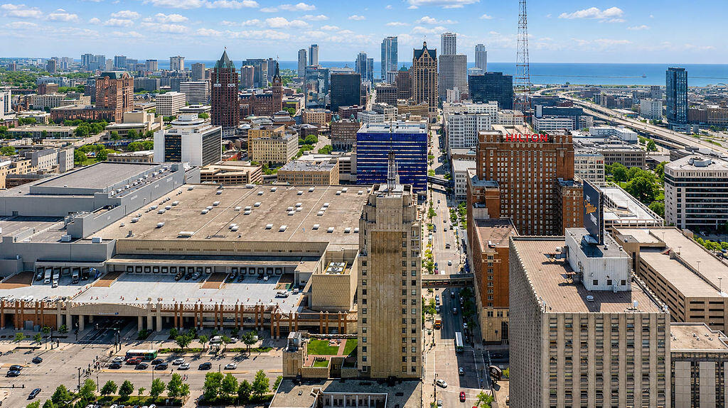 606 W Wisconsin Ave Unit: 1801
