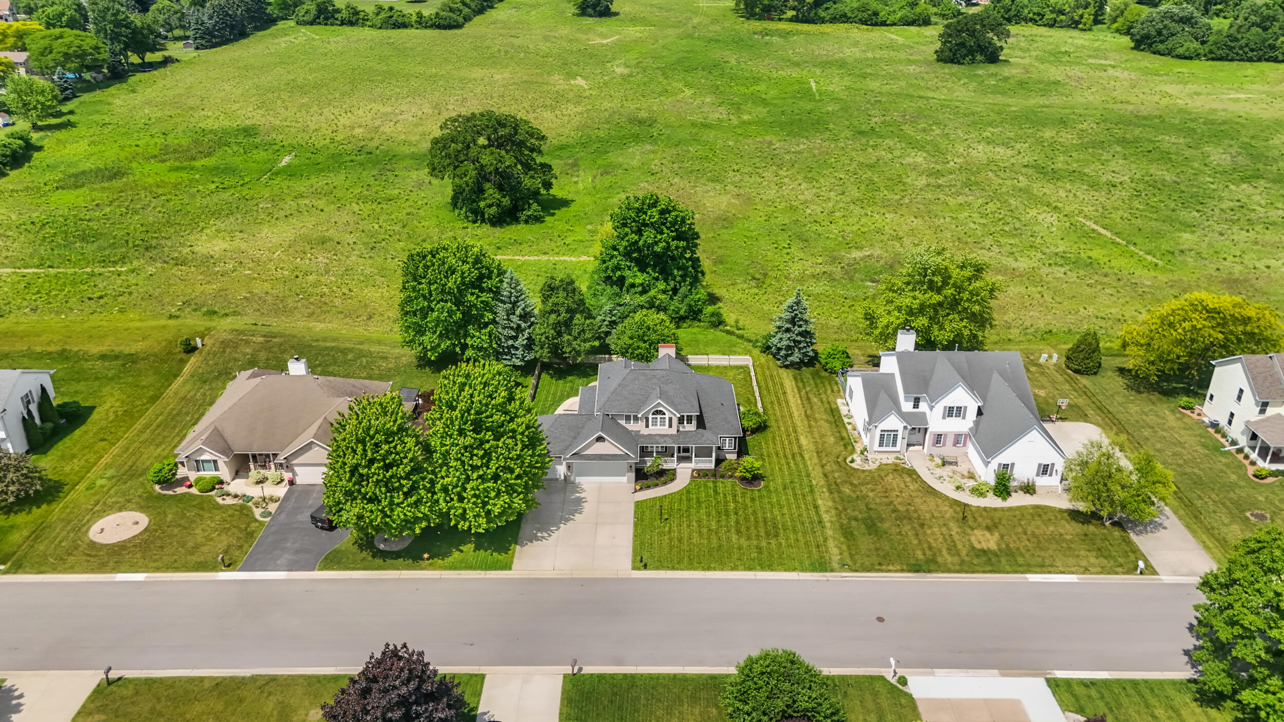3950 Royal Oaks Dr