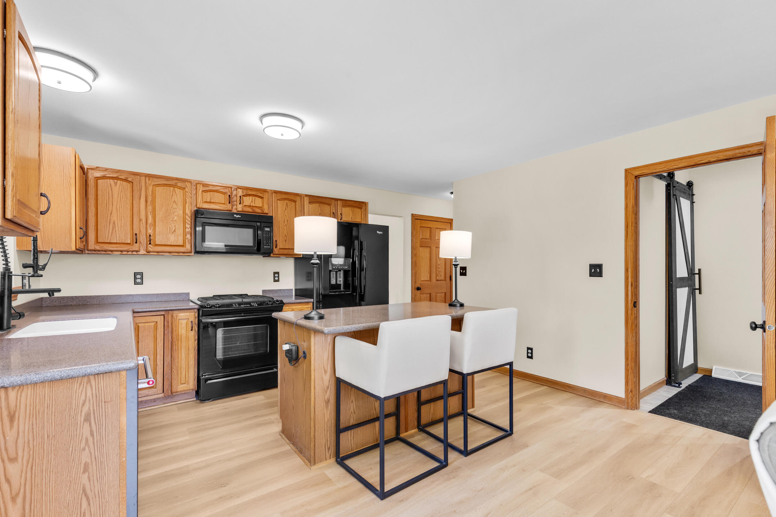 3950 Royal Oaks Dr