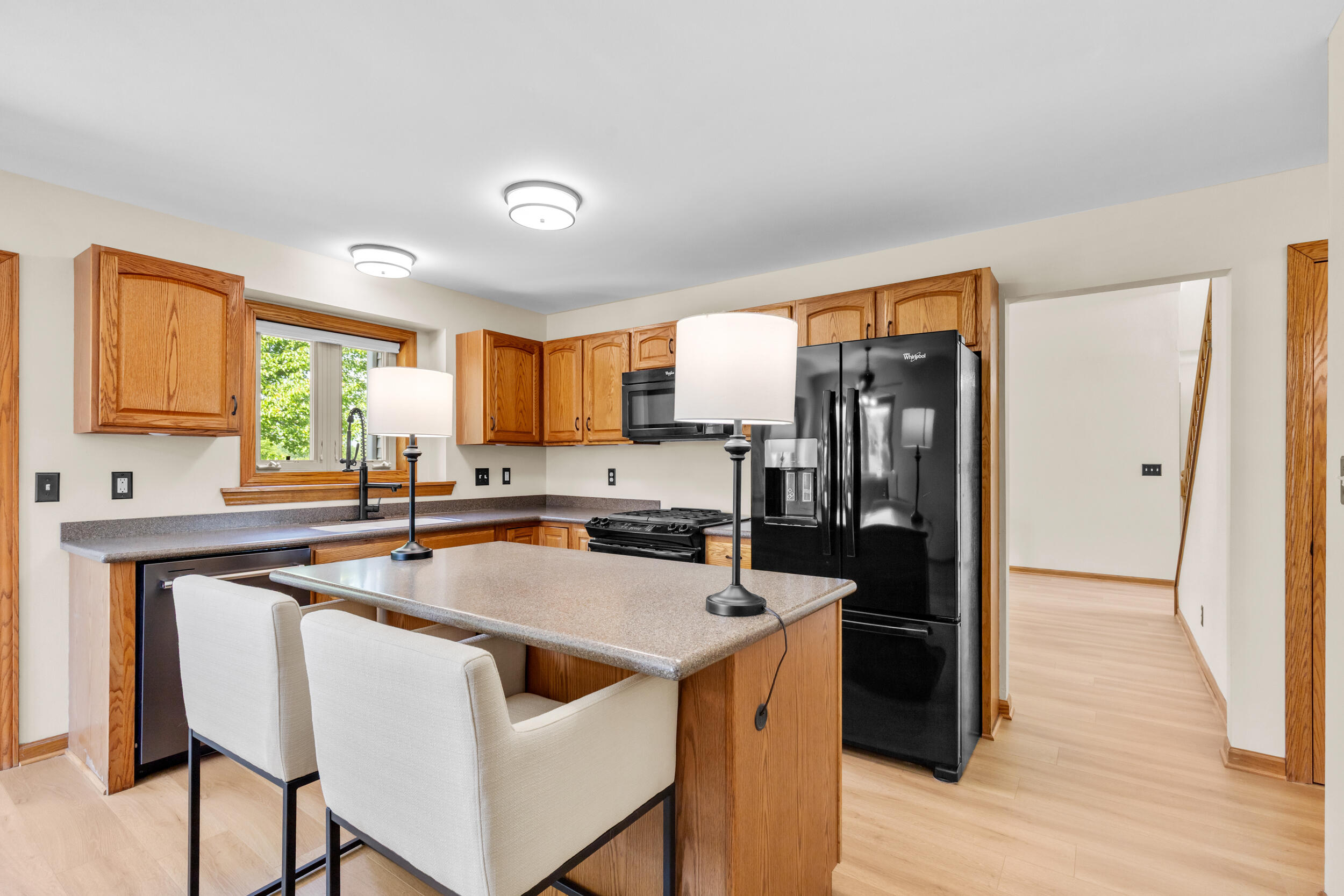 3950 Royal Oaks Dr