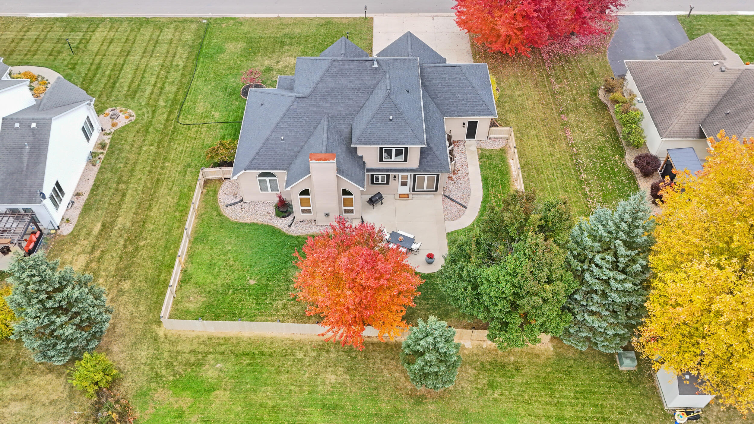 3950 Royal Oaks Dr