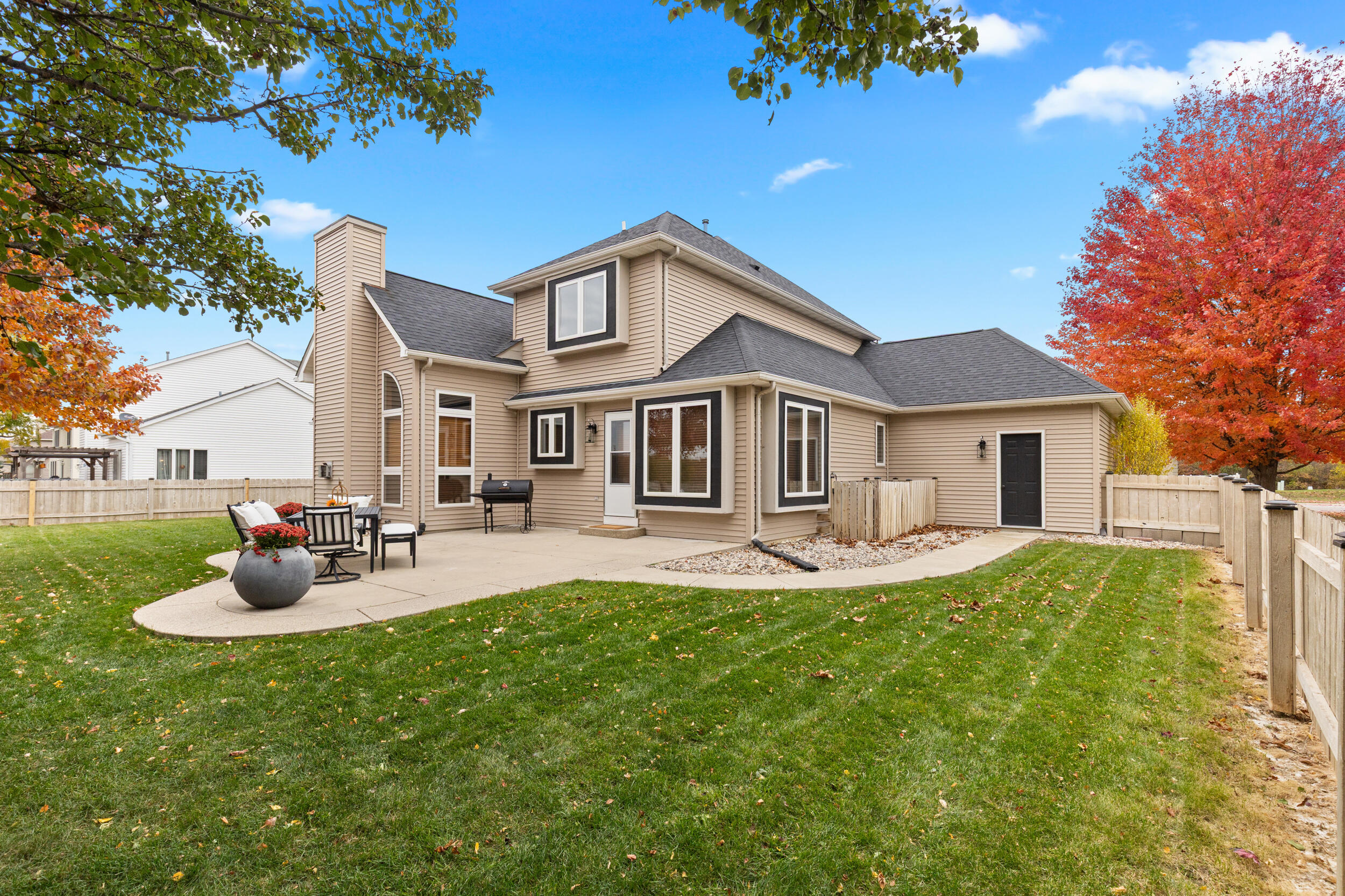 3950 Royal Oaks Dr