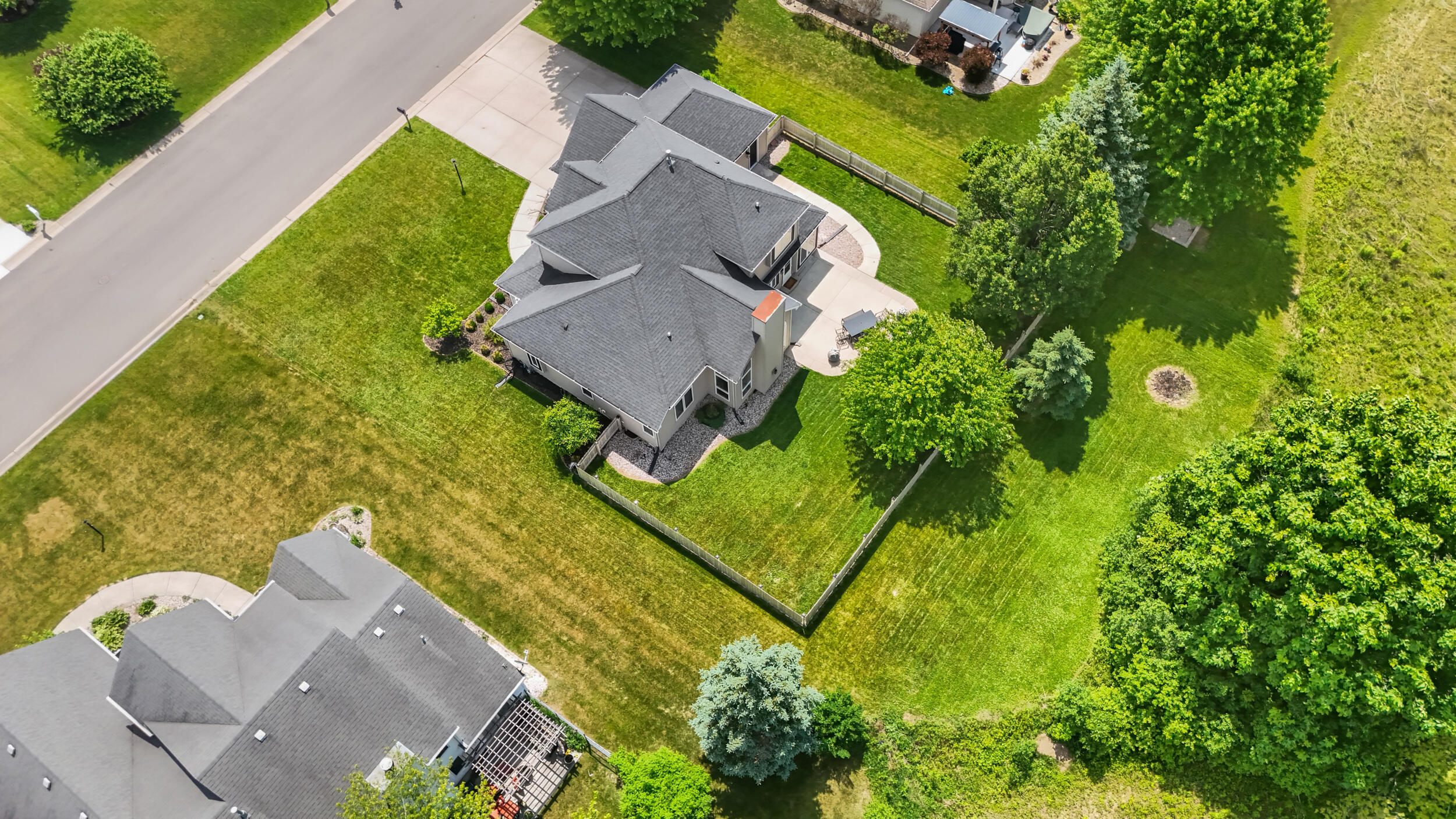 3950 Royal Oaks Dr
