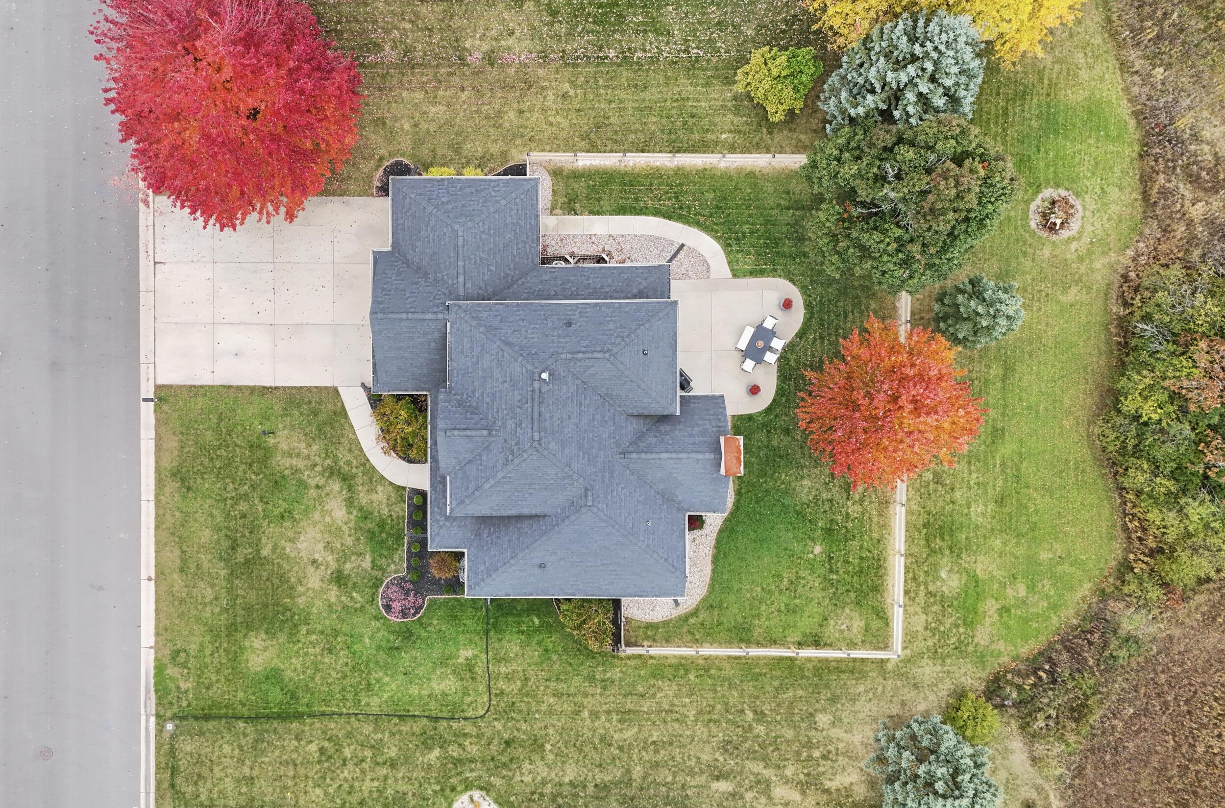 3950 Royal Oaks Dr