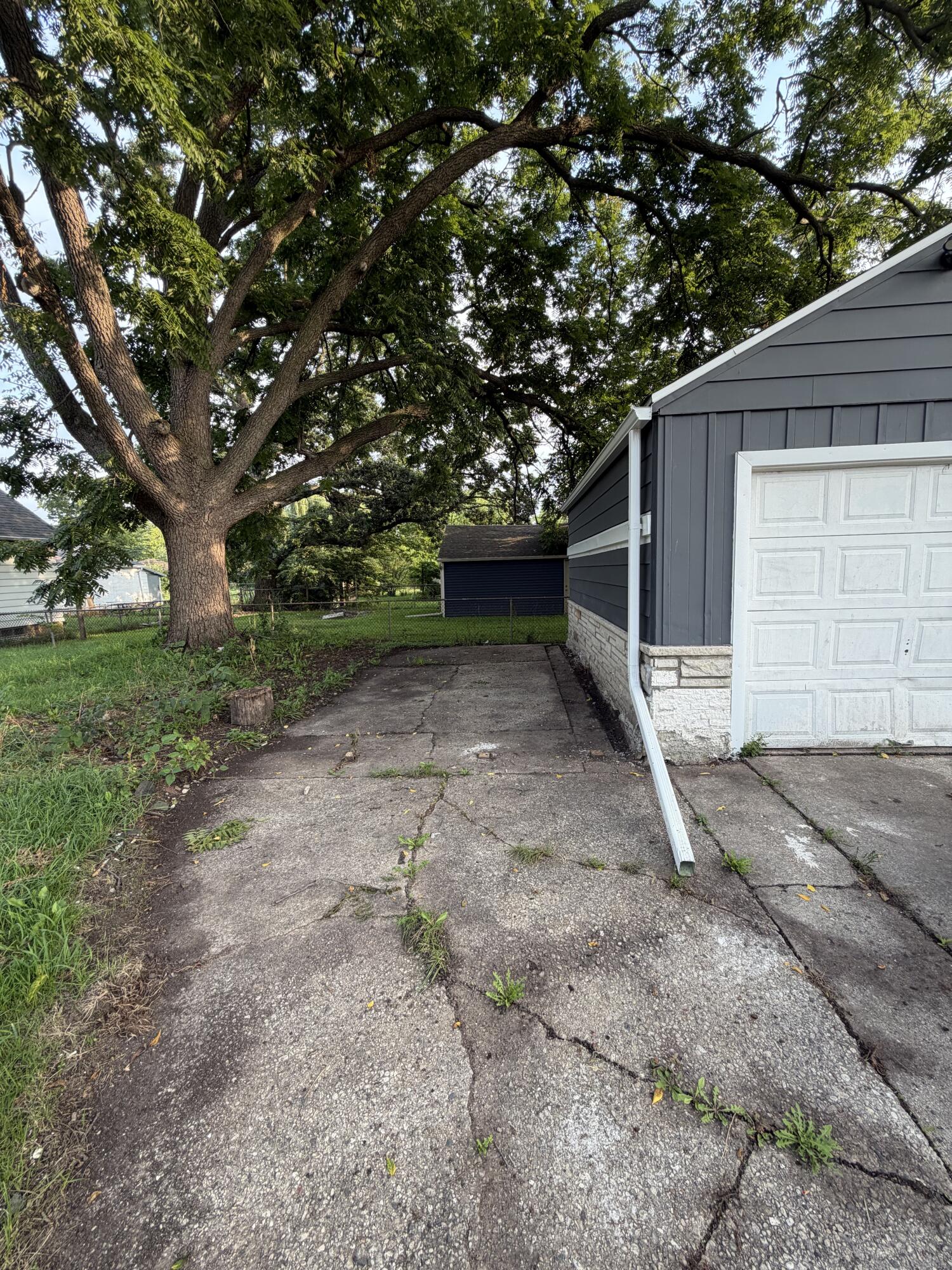 4135 W Lancaster Ave