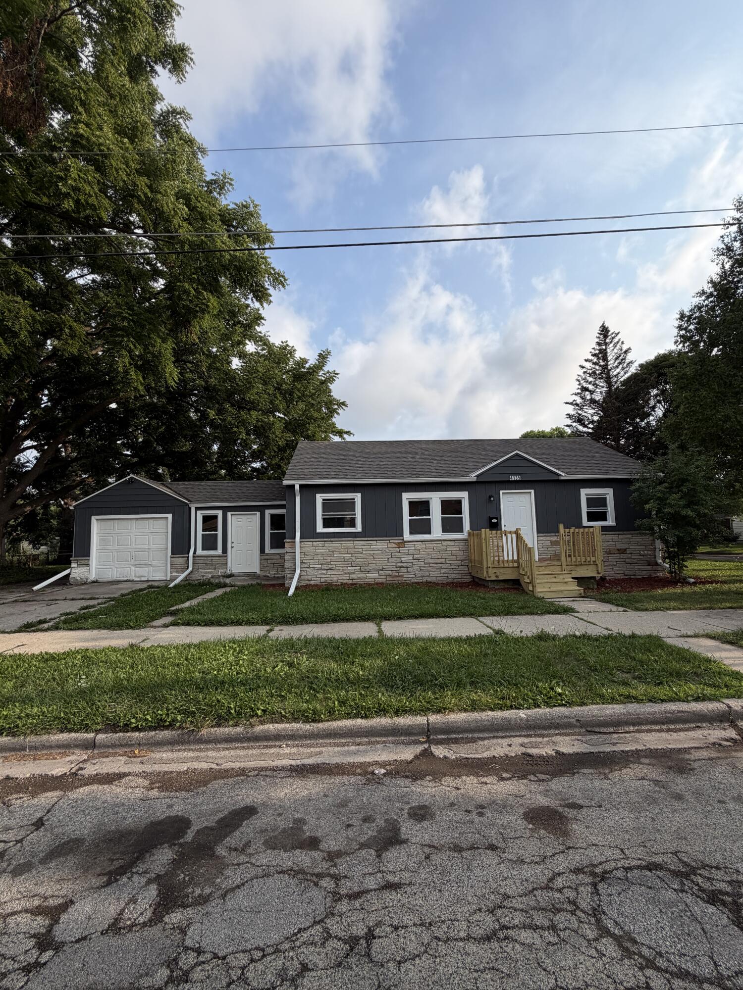 4135 W Lancaster Ave