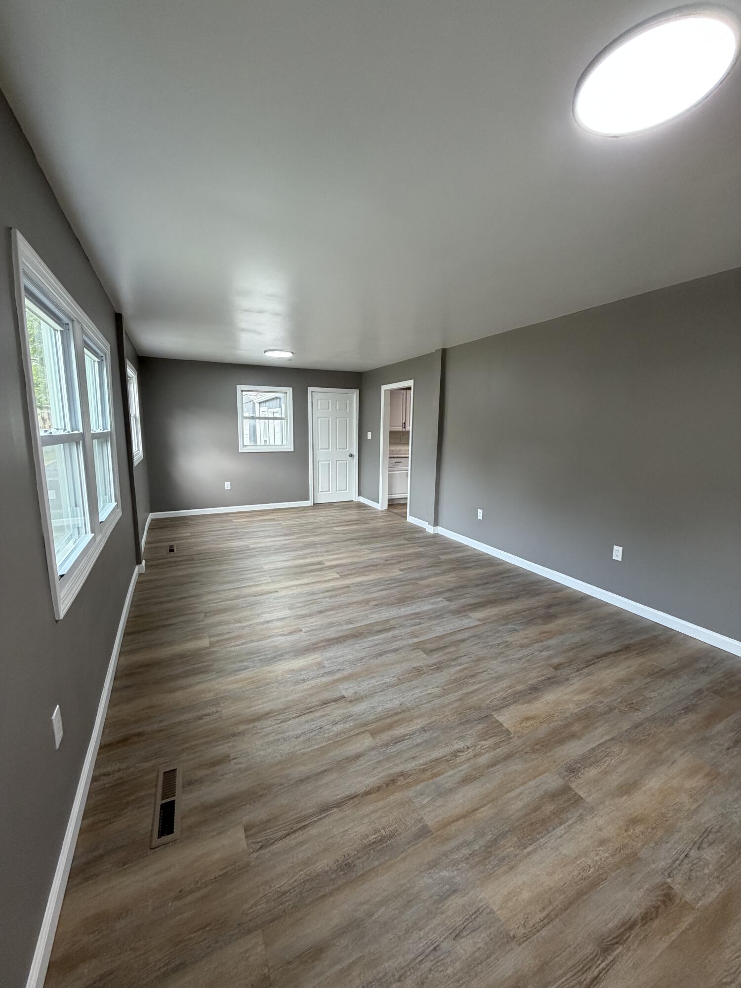 4135 W Lancaster Ave