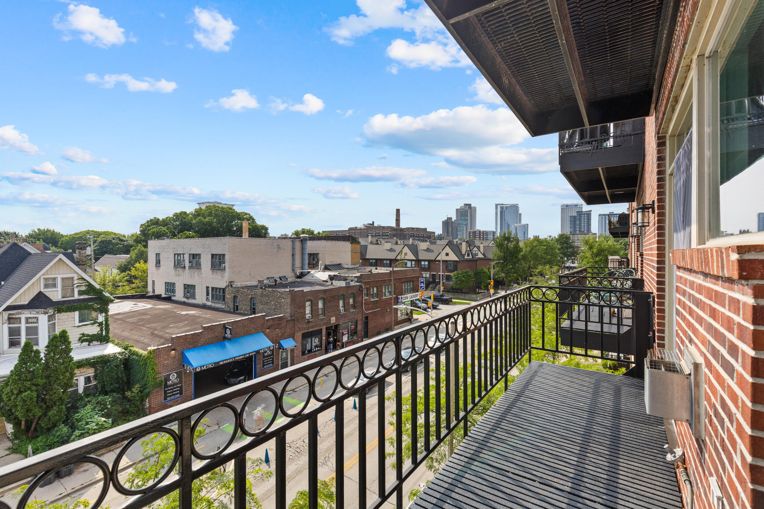1515 N Van Buren St, 403