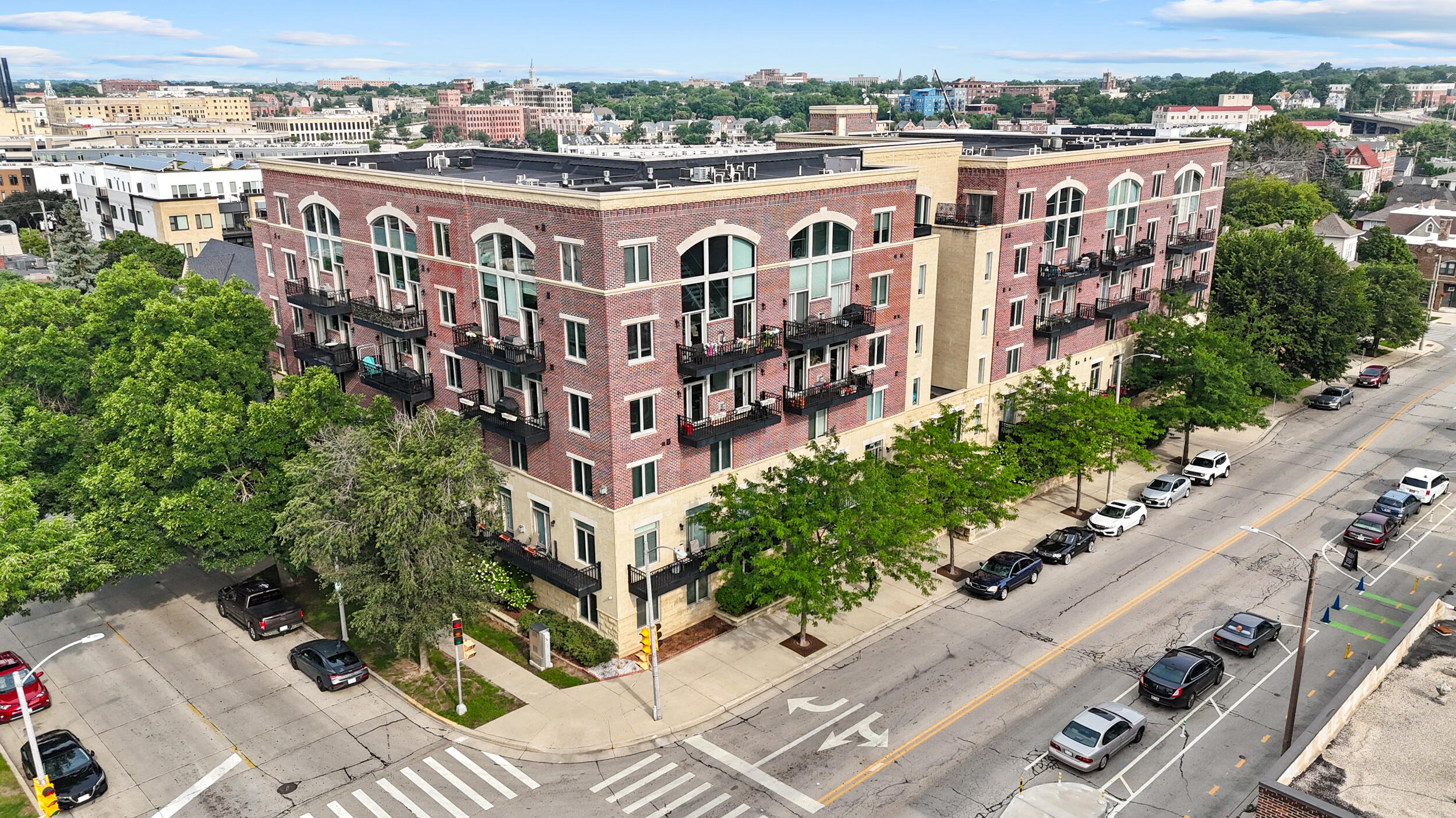 1515 N Van Buren St, 403