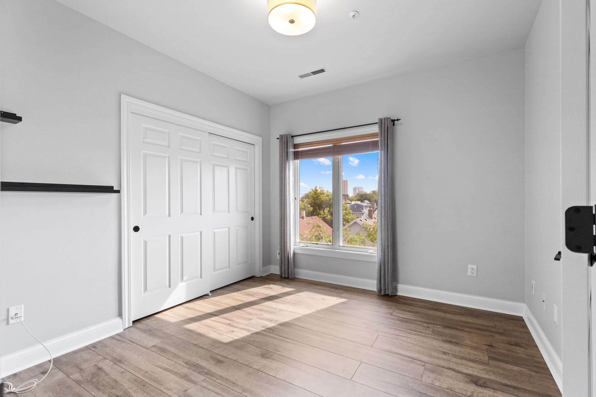 1515 N Van Buren St, 403