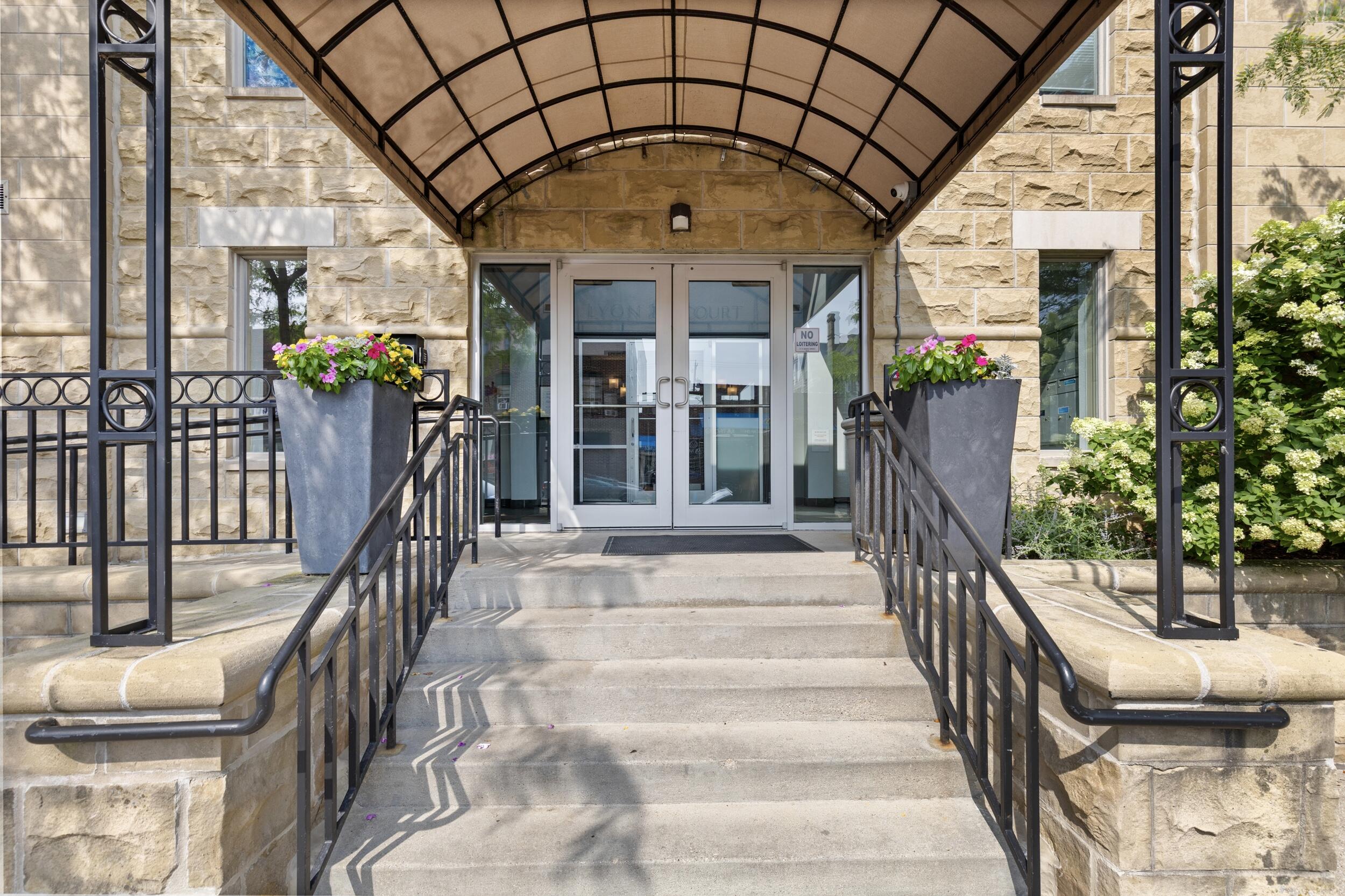 1515 N Van Buren St, 403