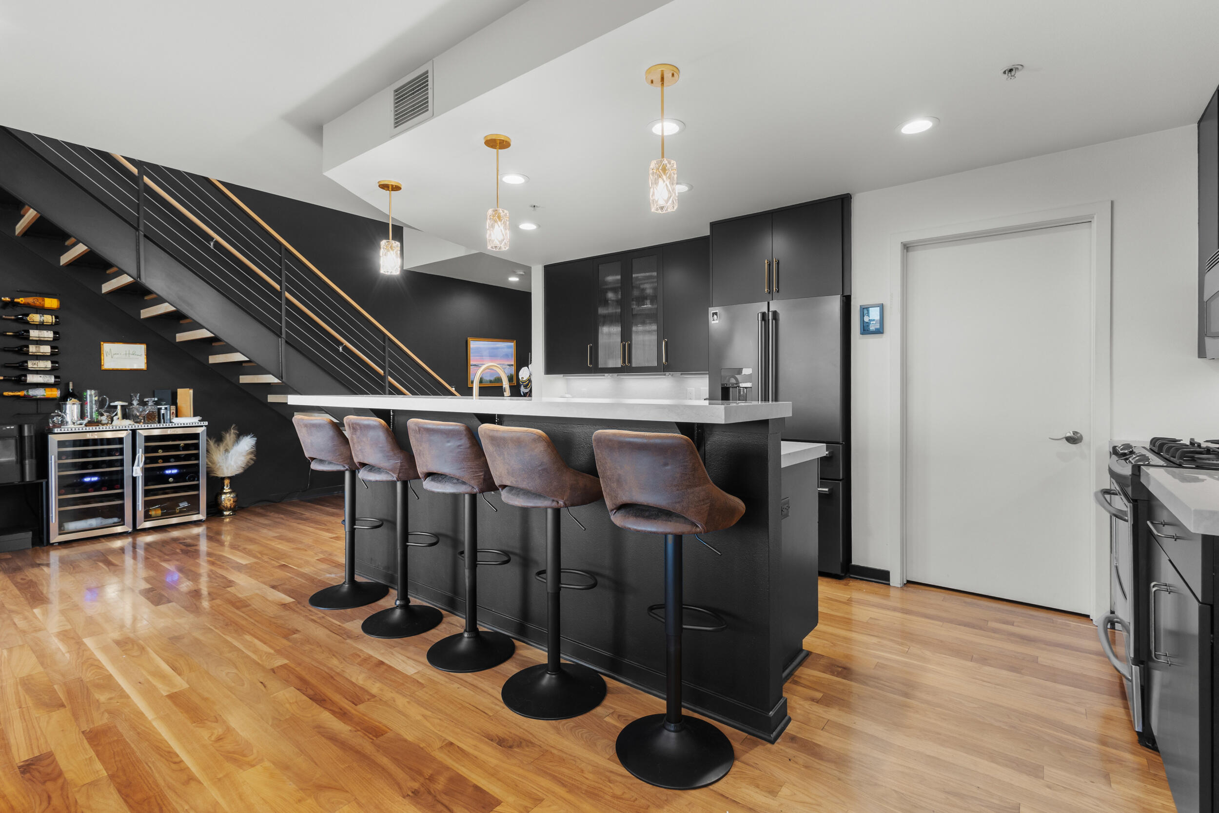 311 E Erie St, 408
