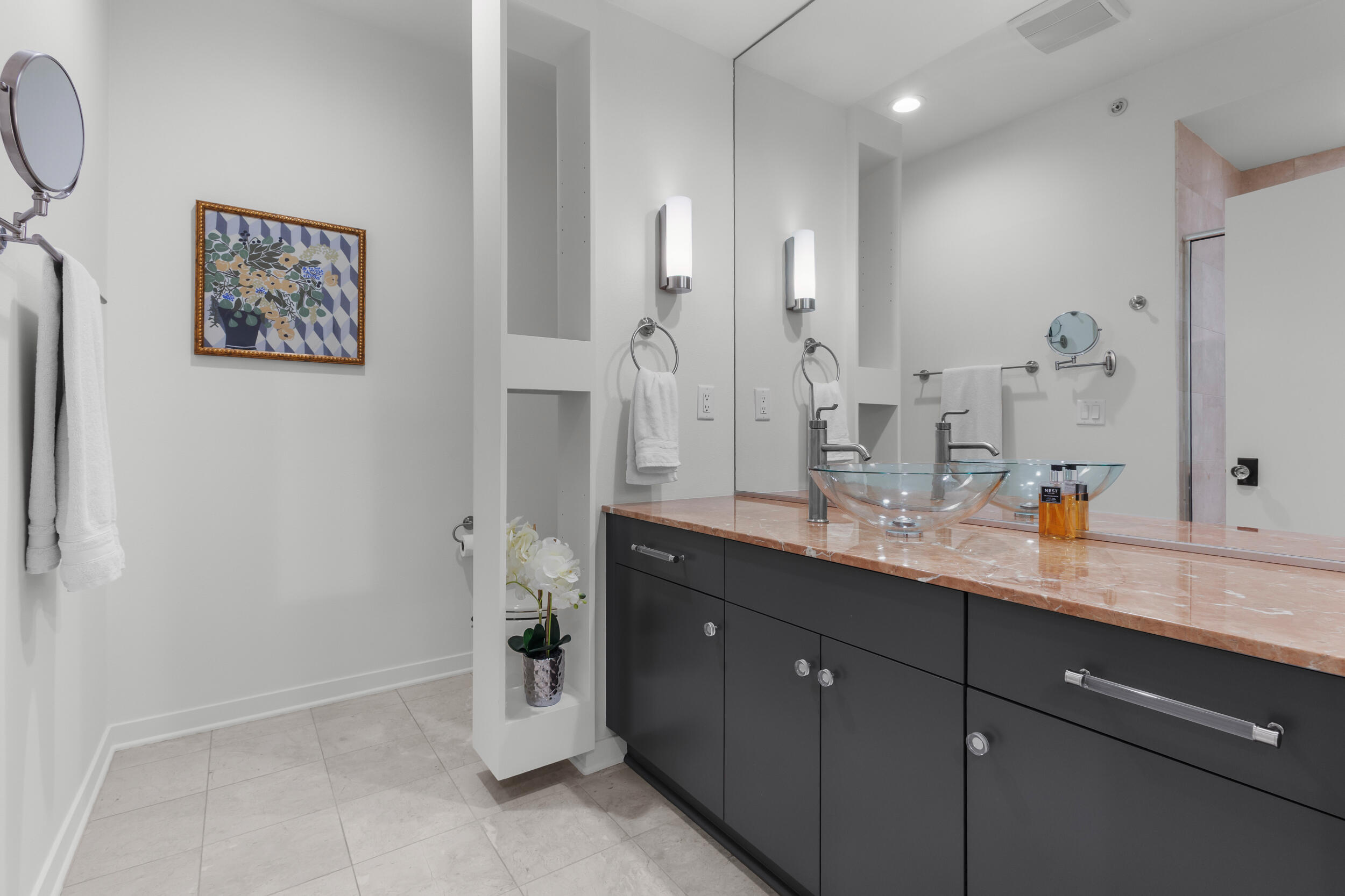 311 E Erie St, 408