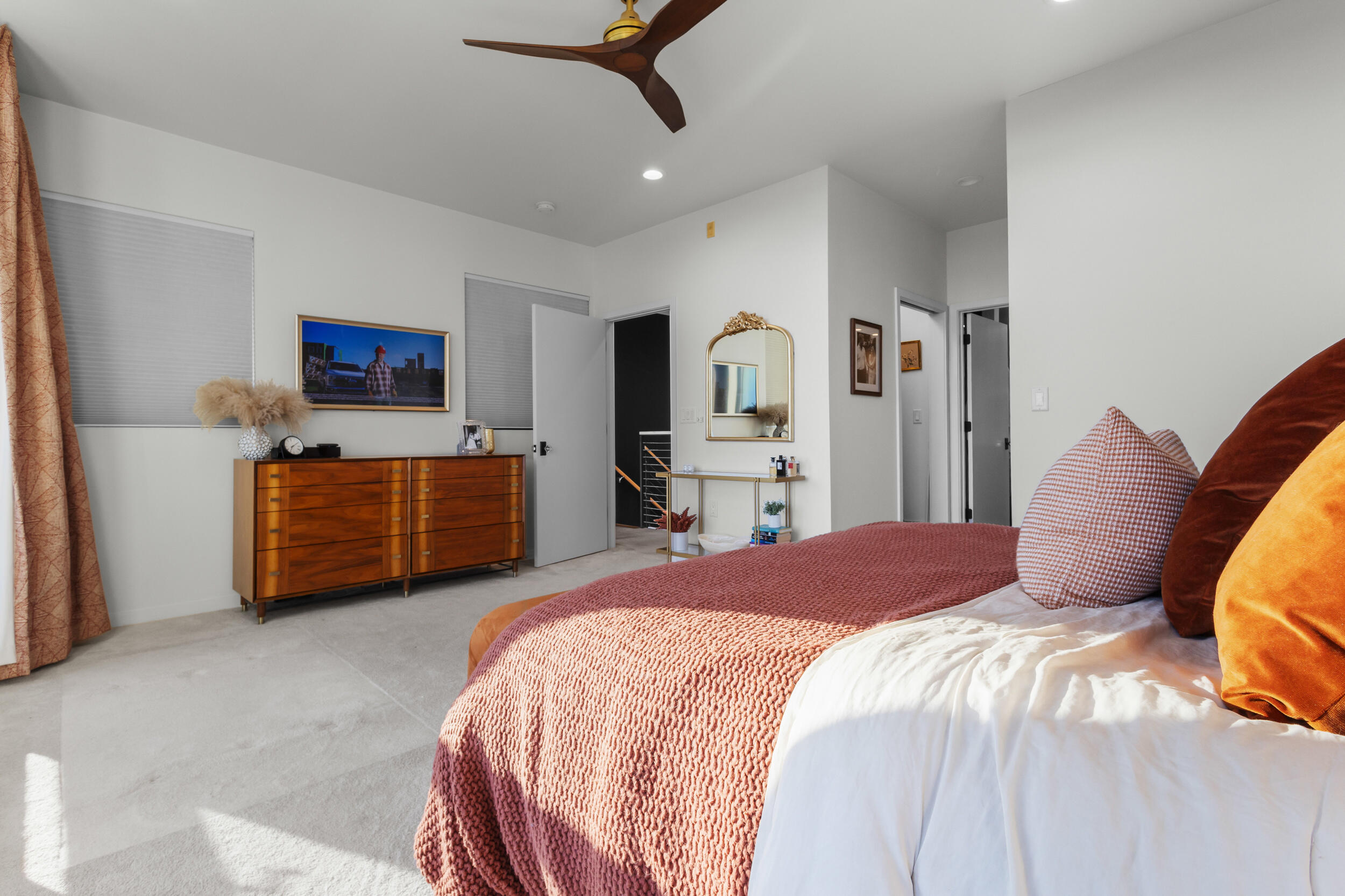 311 E Erie St, 408