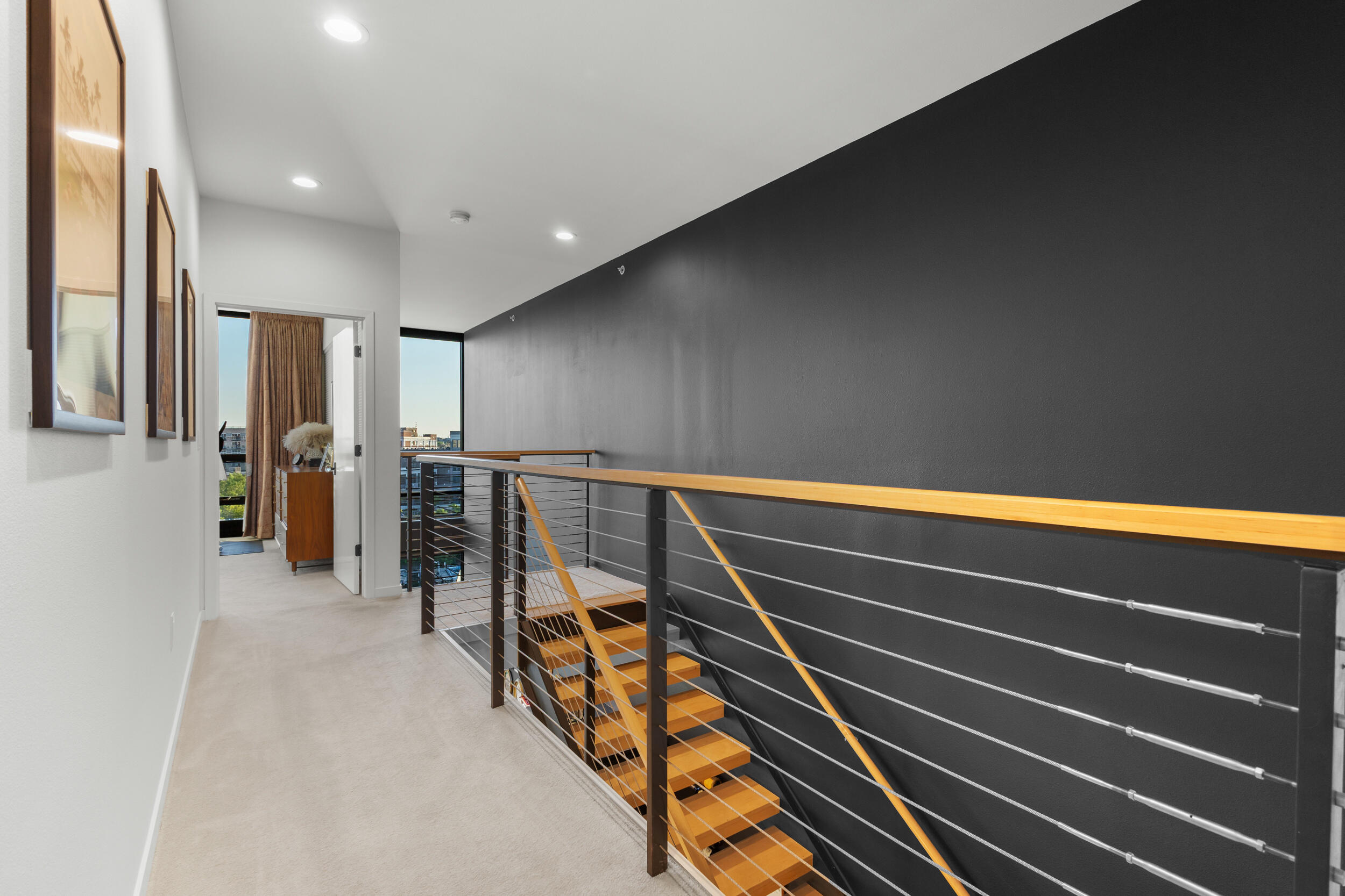311 E Erie St, 408