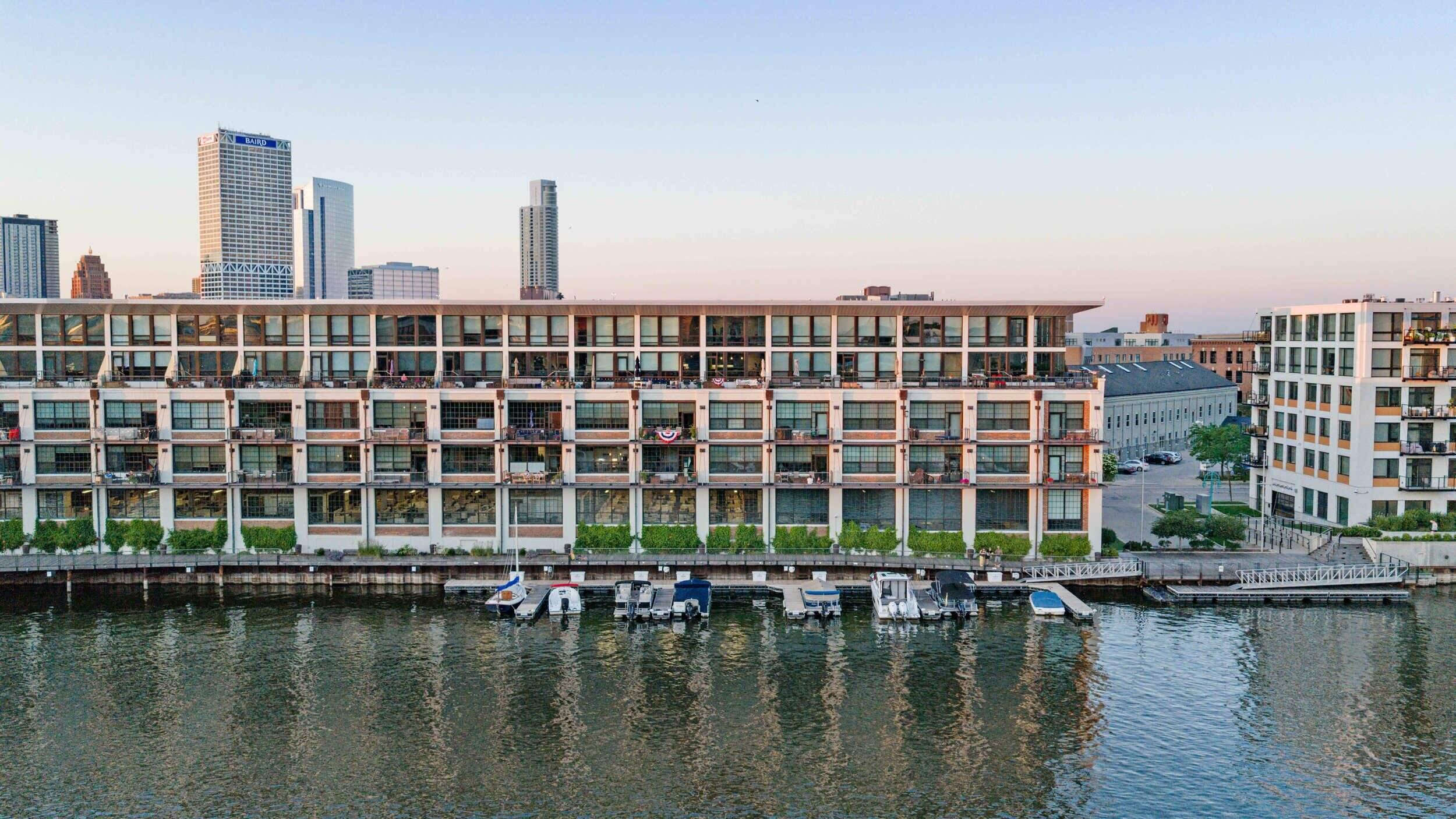 311 E Erie St, 408