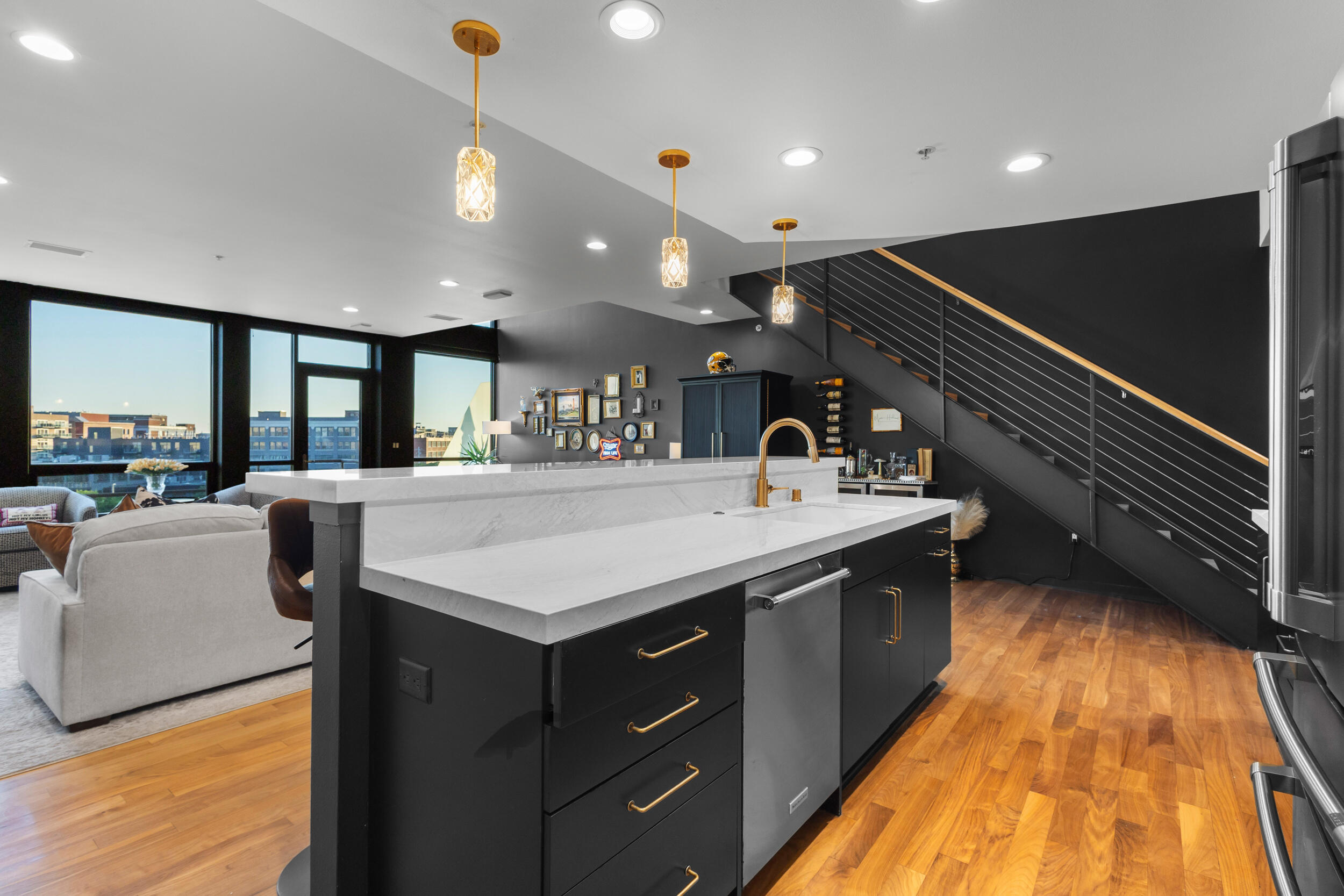 311 E Erie St, 408