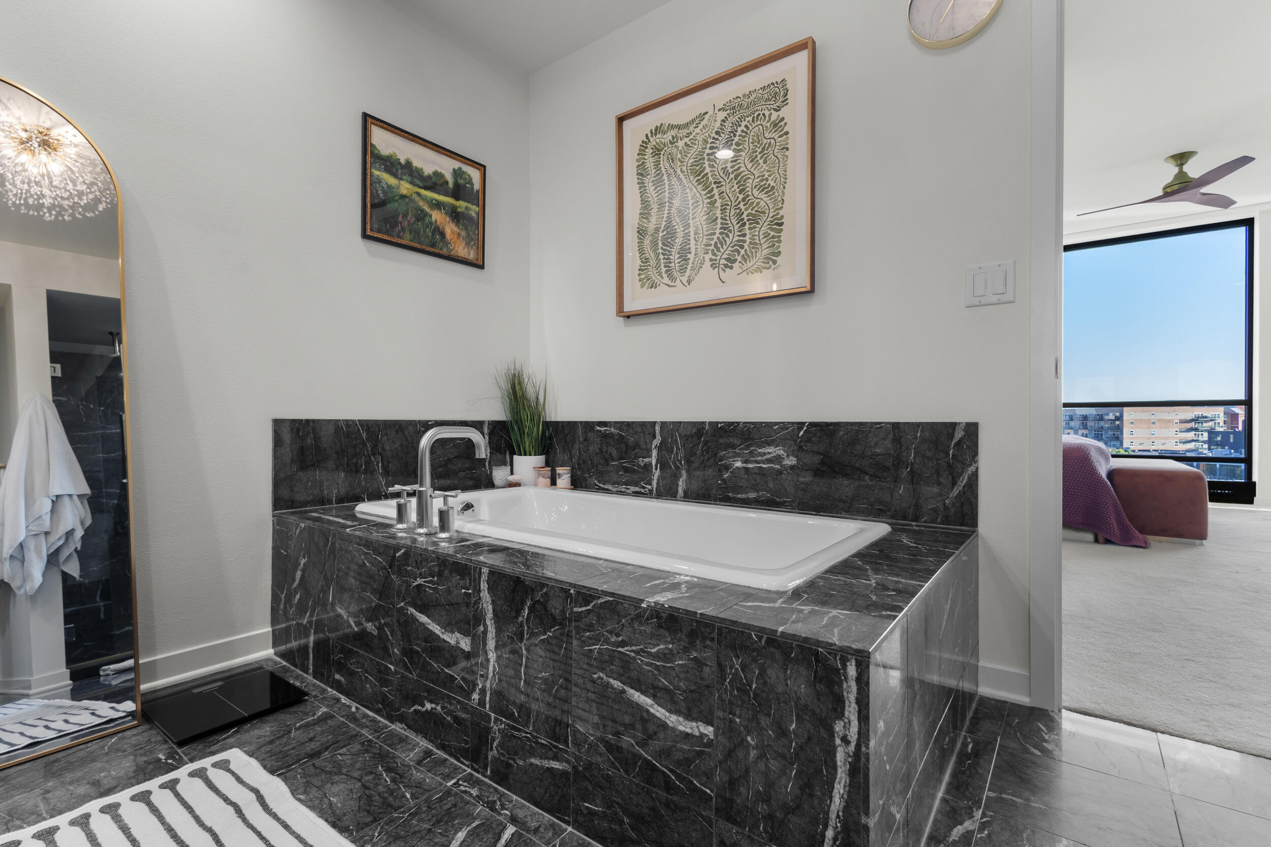 311 E Erie St, 408