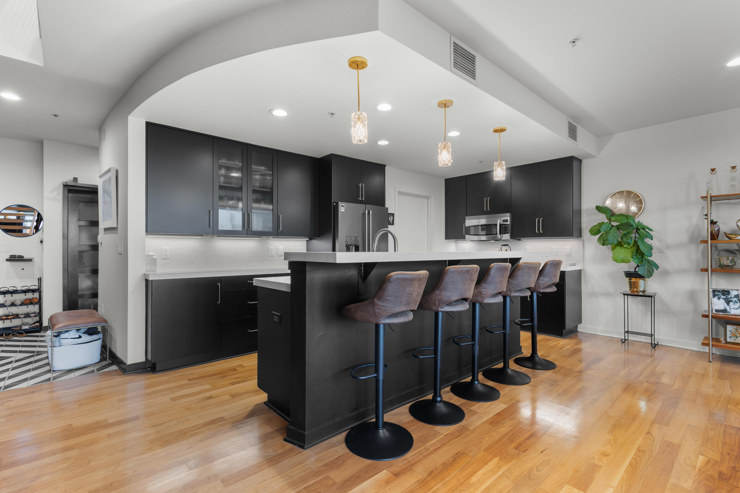311 E Erie St, 408