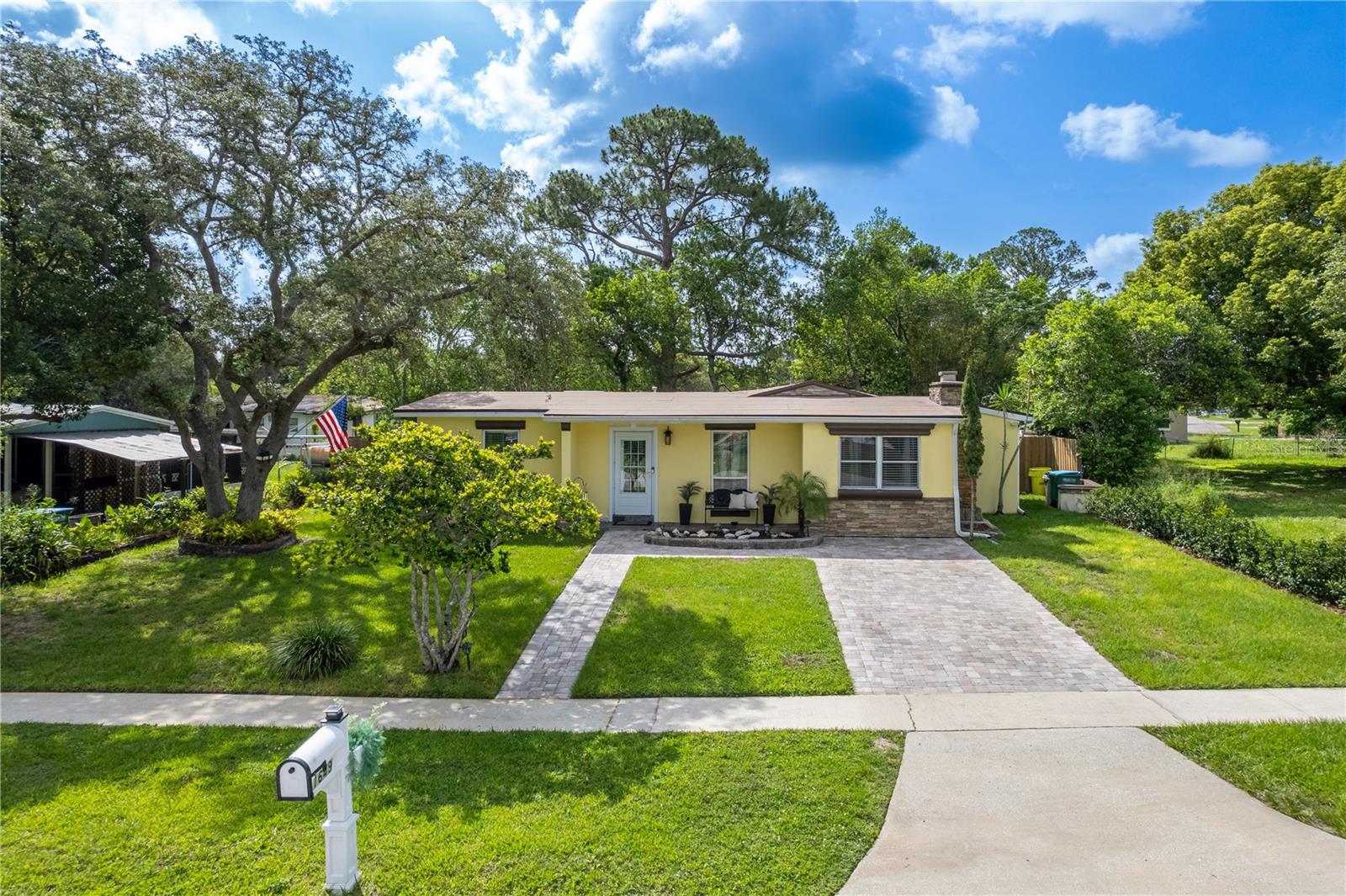 1649 W WAYCROSS CIR