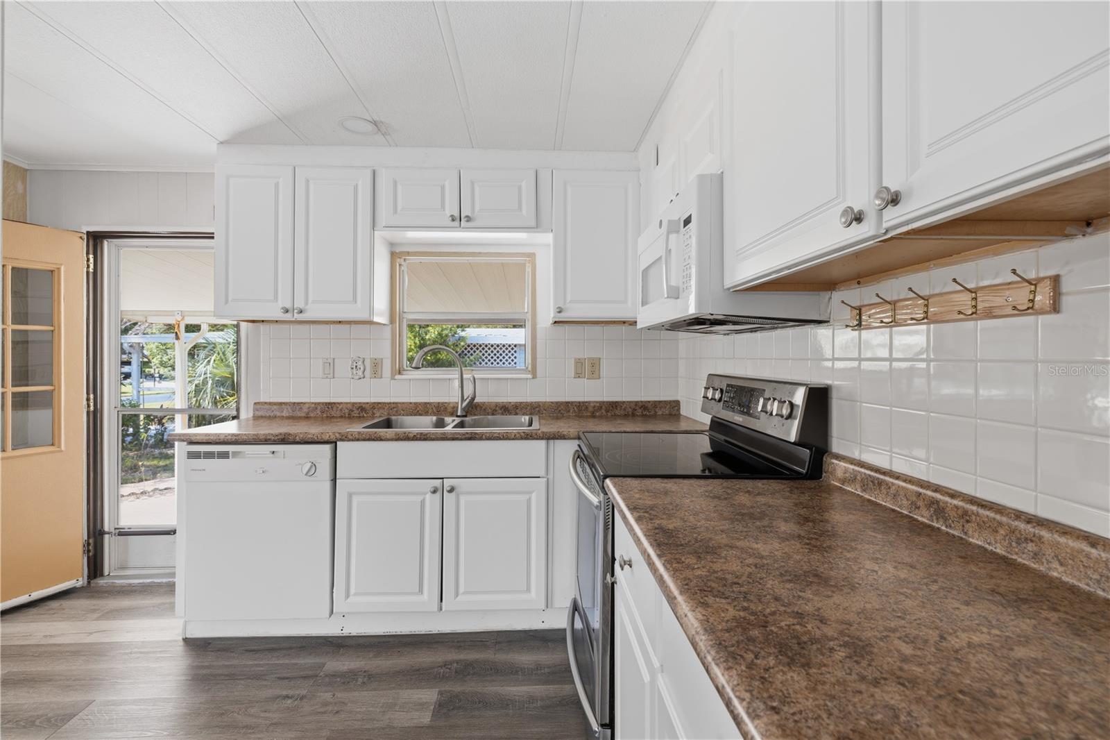 3417 WAX MYRTLE CIR