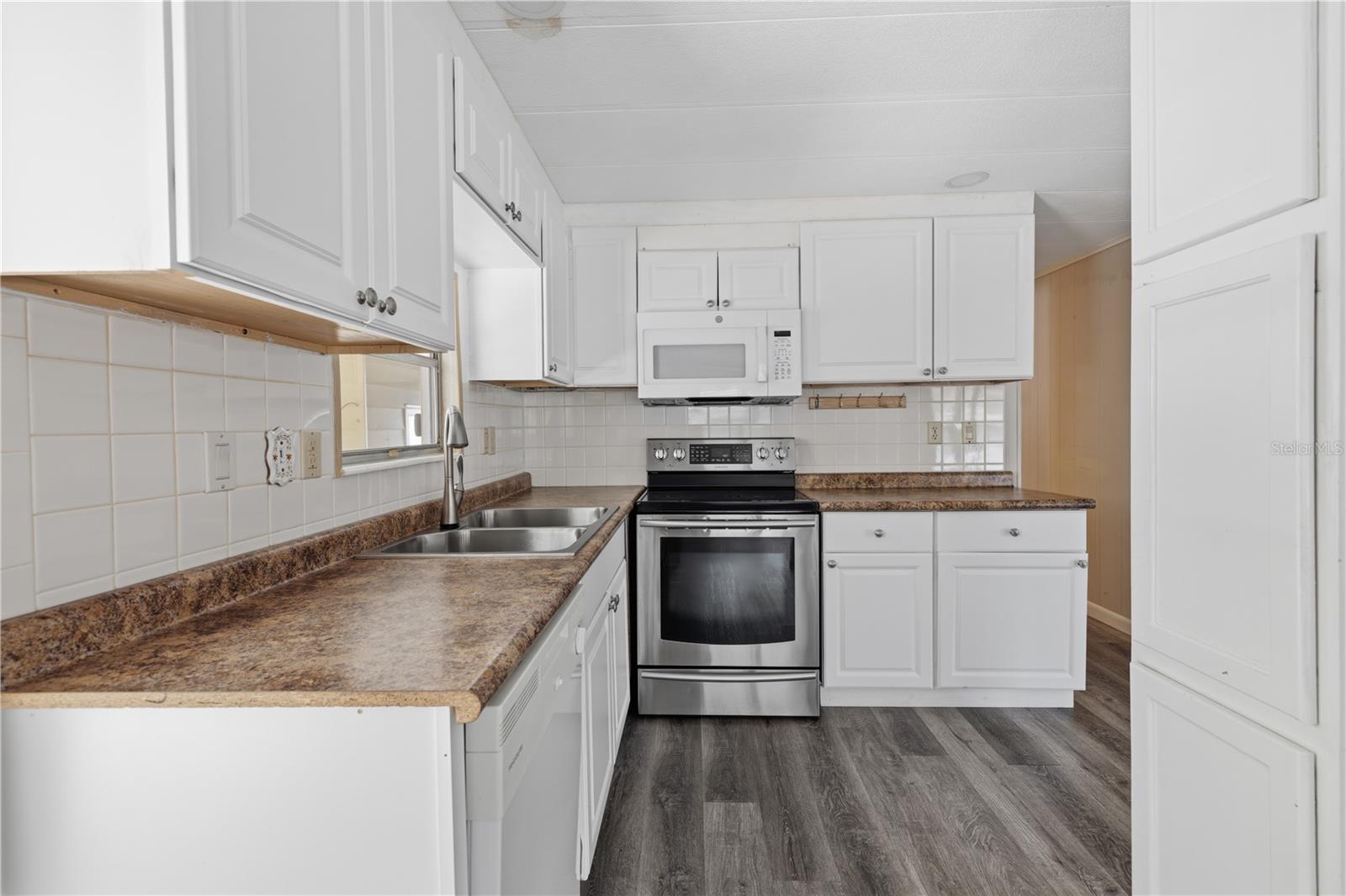 3417 WAX MYRTLE CIR